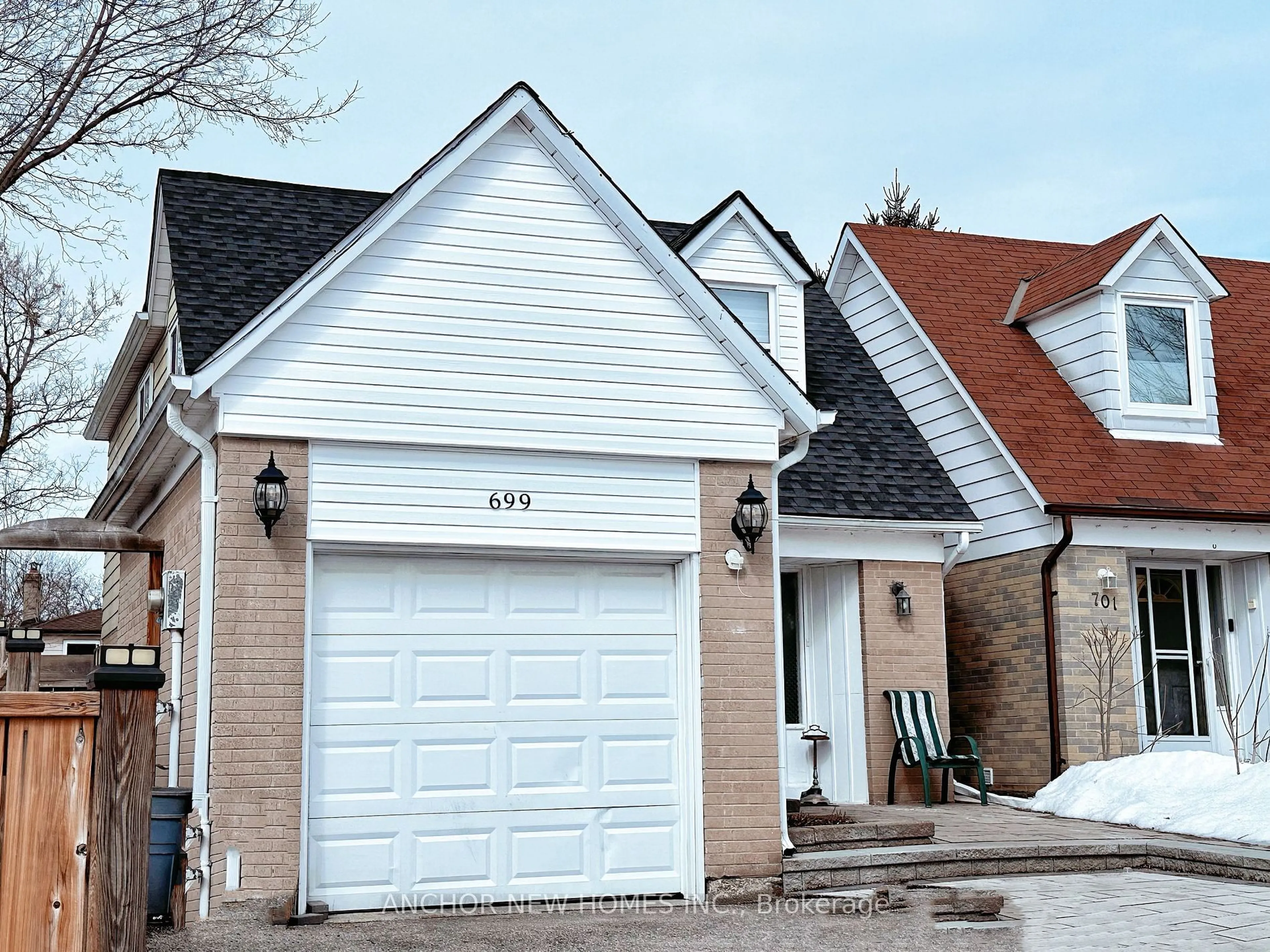 Unknown for 699 Beman Dr, Newmarket Ontario L3Y 4Z3