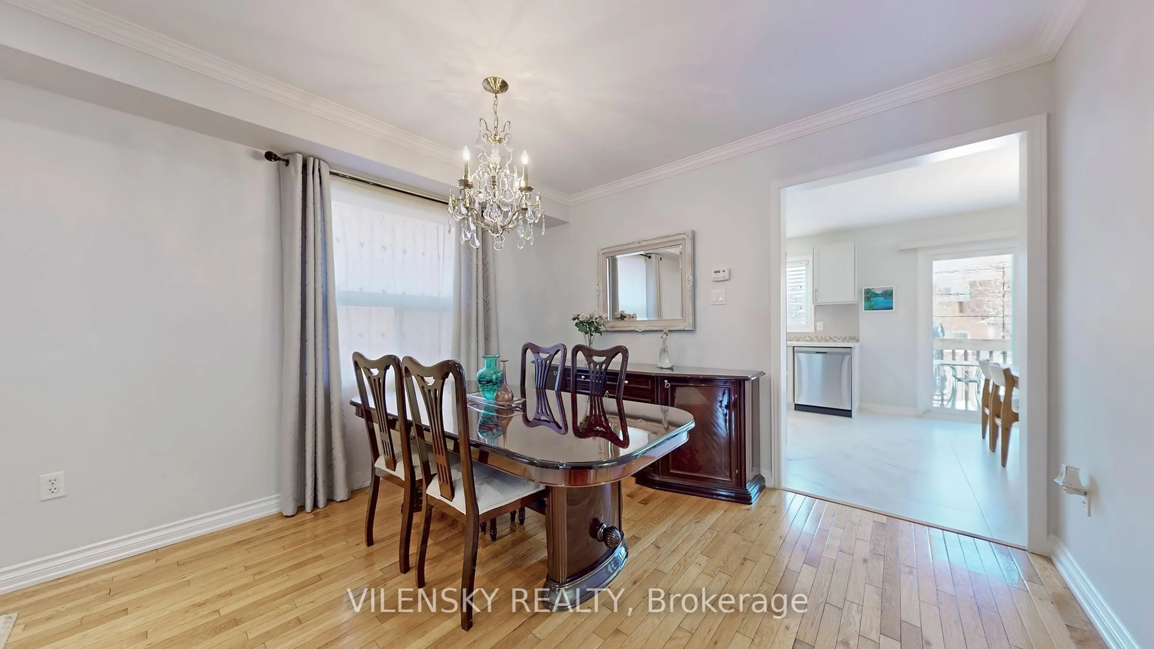 Dining room, wood/laminate floor for 101 Foxfield Cres, Vaughan Ontario L4K 5E9