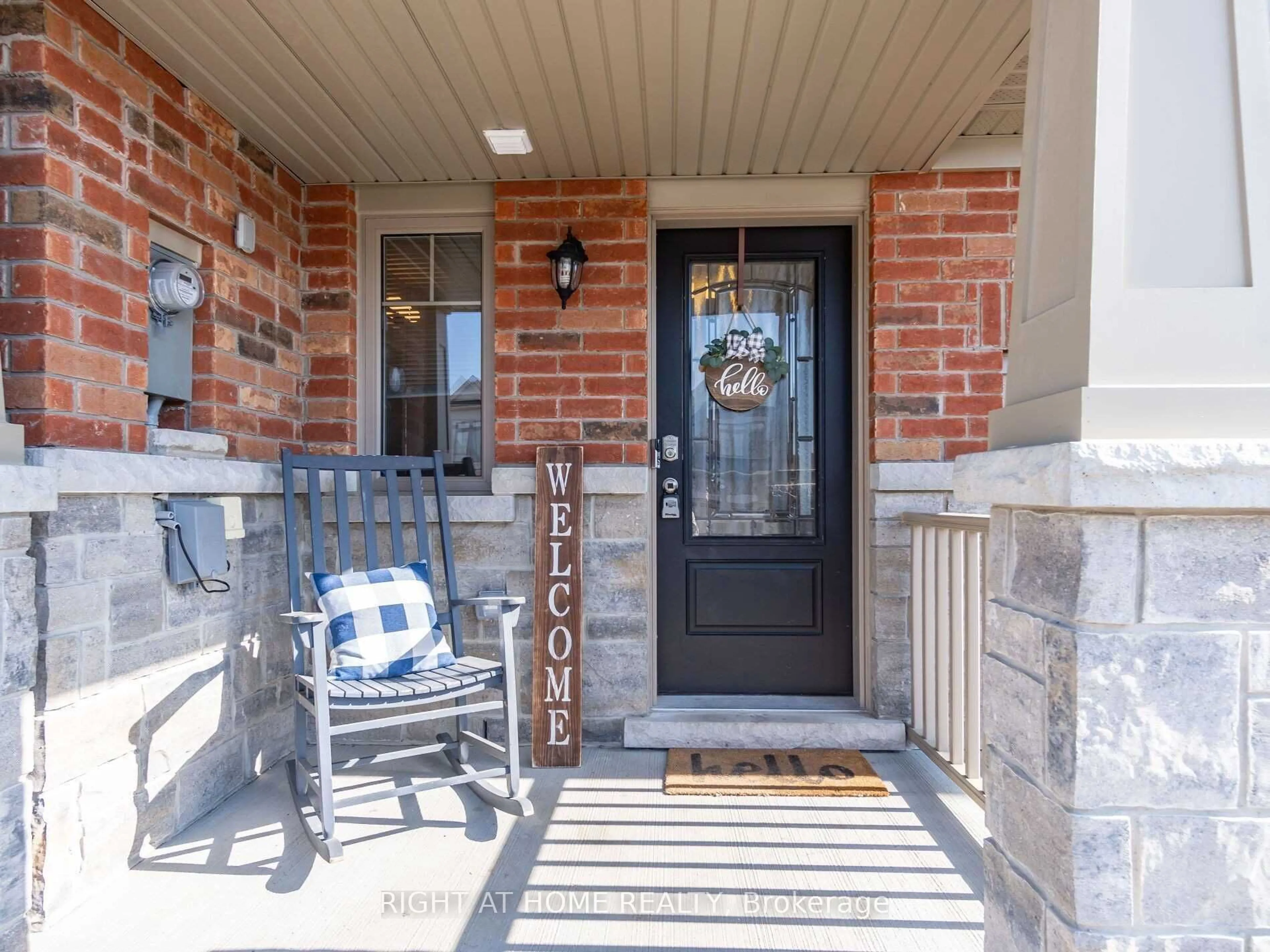 Indoor entryway for 143 Hutchinson Dr, New Tecumseth Ontario L9R 0P9