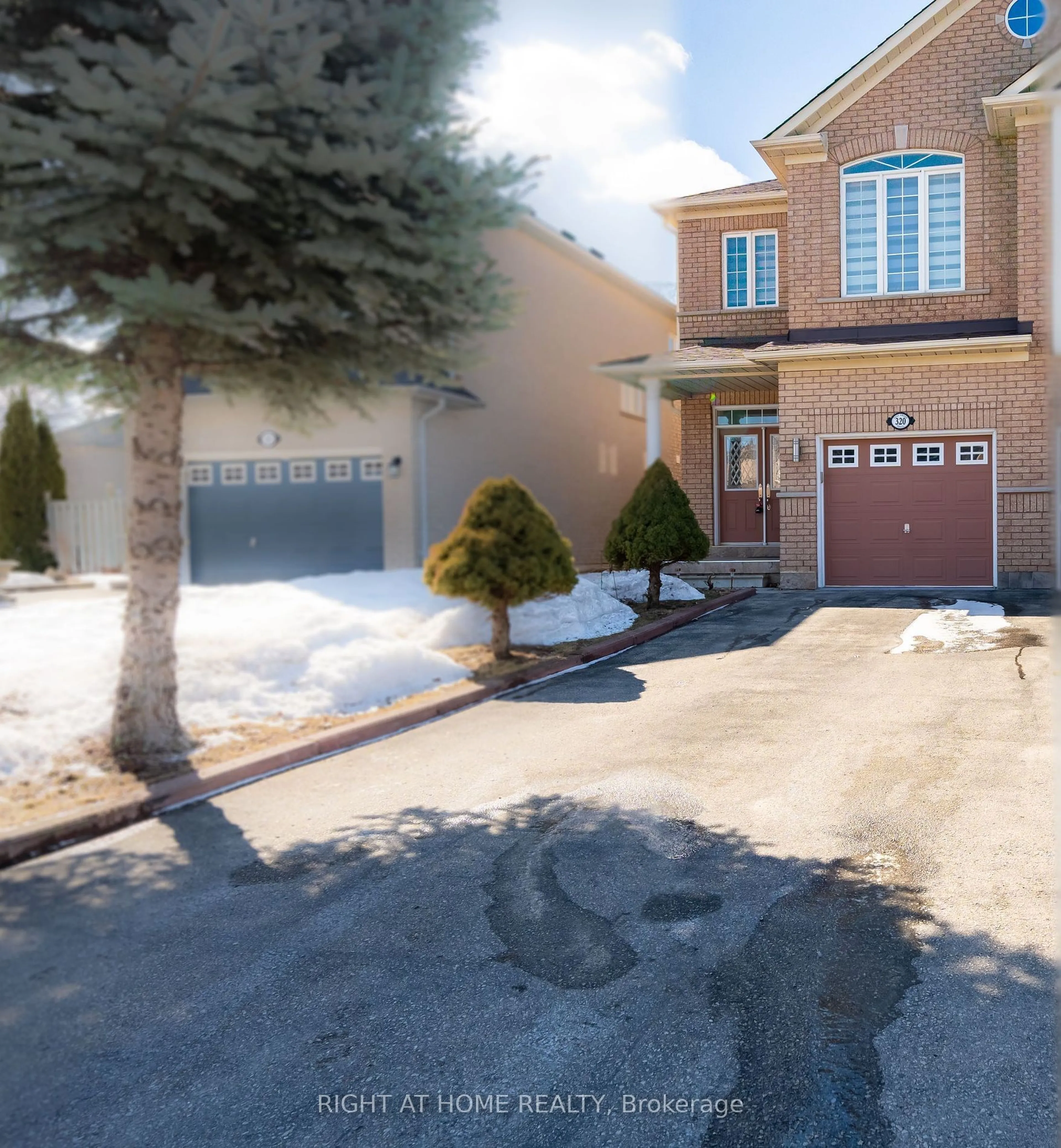 A pic from outside/outdoor area/front of a property/back of a property/a pic from drone, street for 320 Tall Grass Cres, Vaughan Ontario L4L 9R1