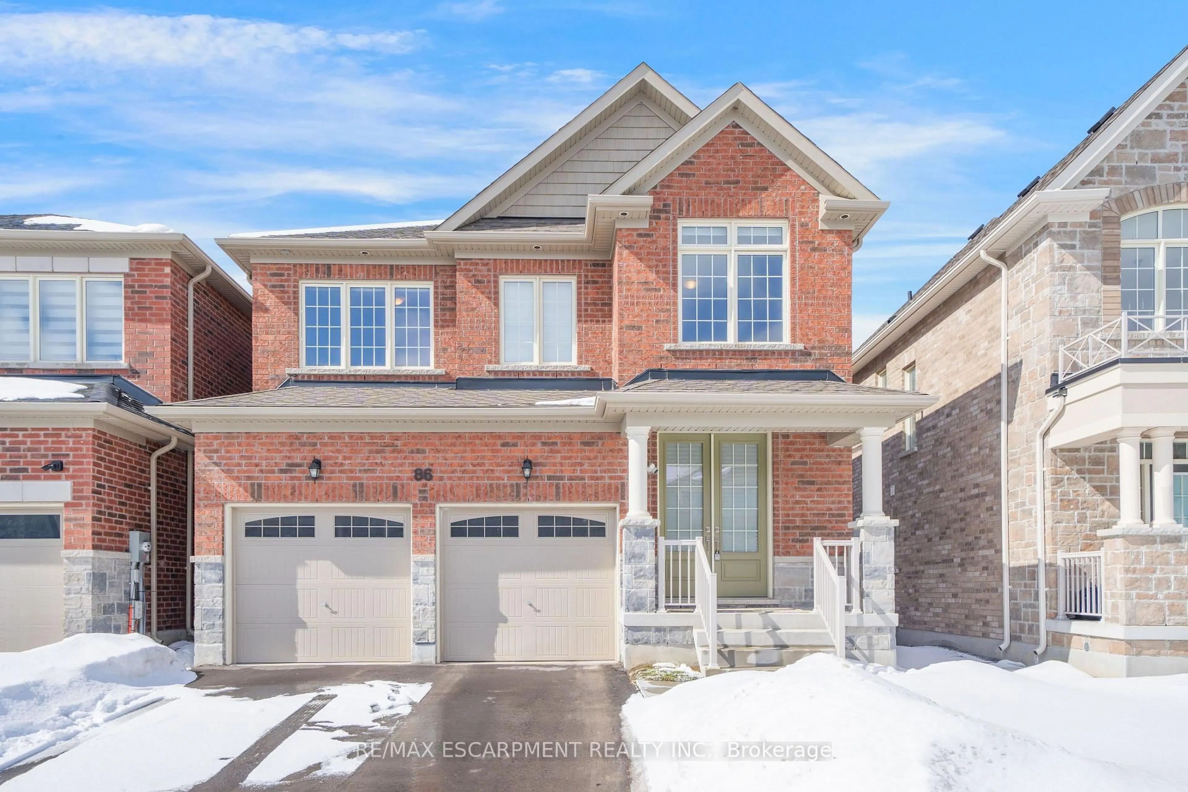 Home with brick exterior material, street for 86 Watershed Gate, East Gwillimbury Ontario L9N 0Y2