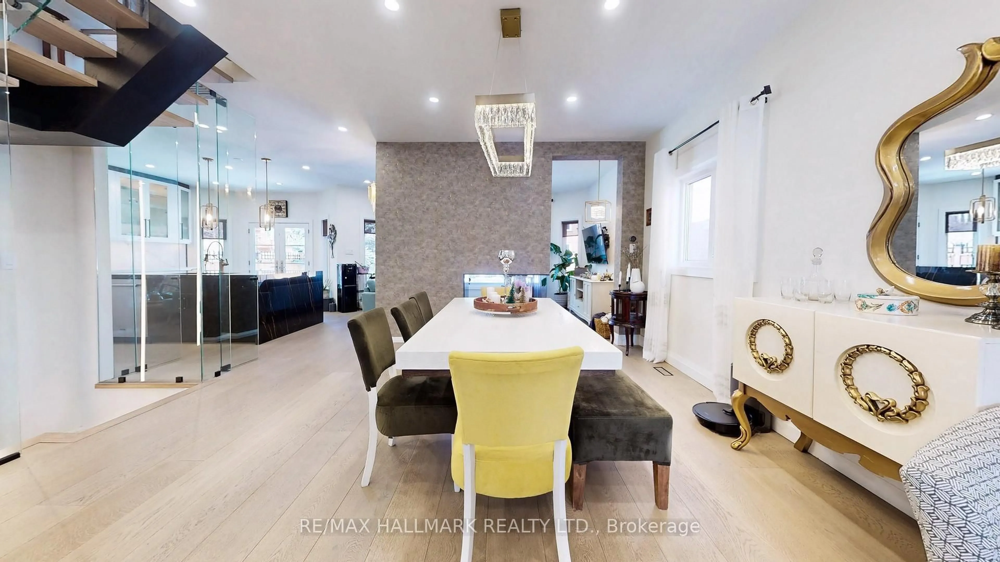 Dining room, ceramic/tile floor for 88 Canyon Hill Ave, Richmond Hill Ontario L4C 0K5