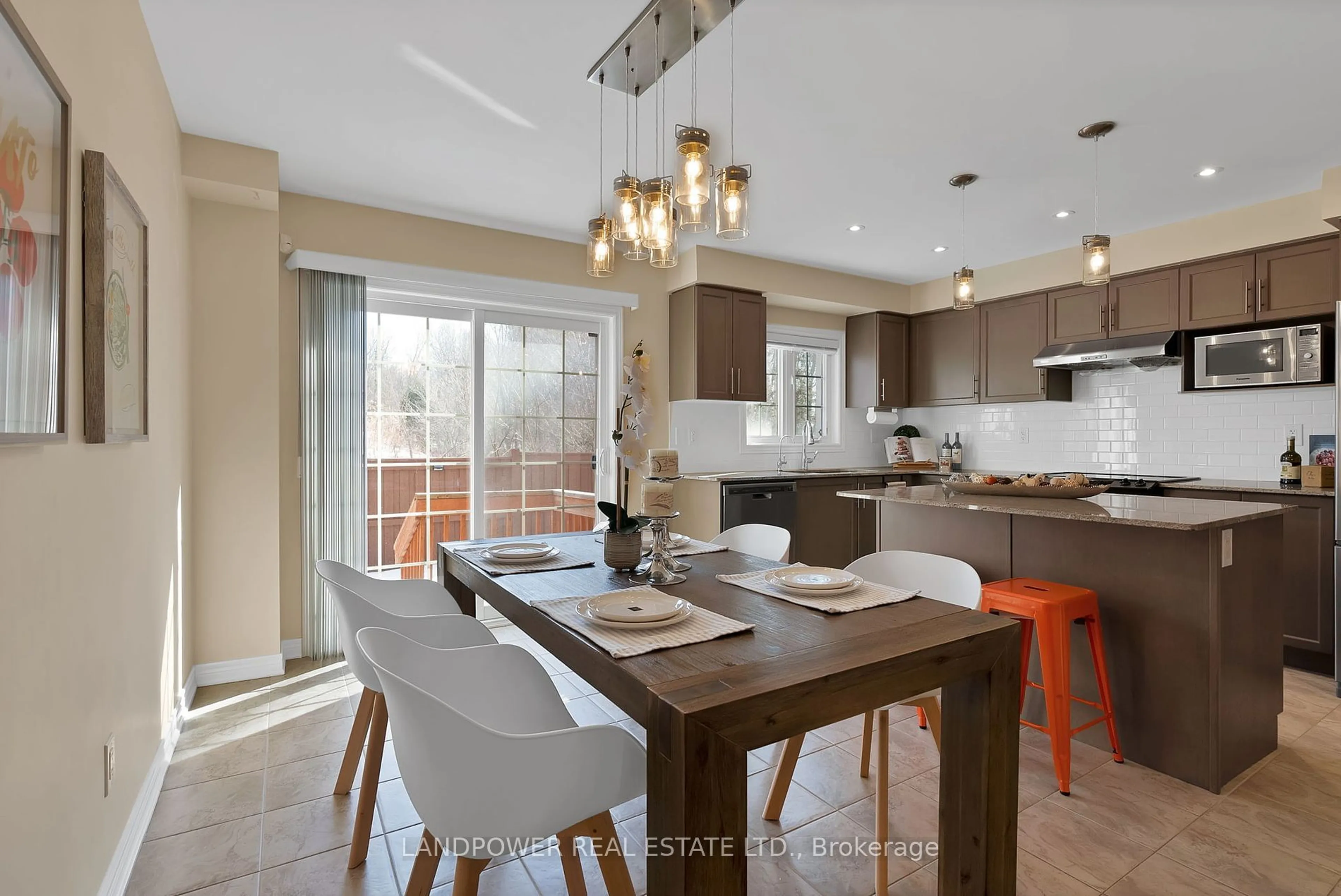 Open concept kitchen, ceramic/tile floor for 348 Doak Lane, Newmarket Ontario L3Y 0A7