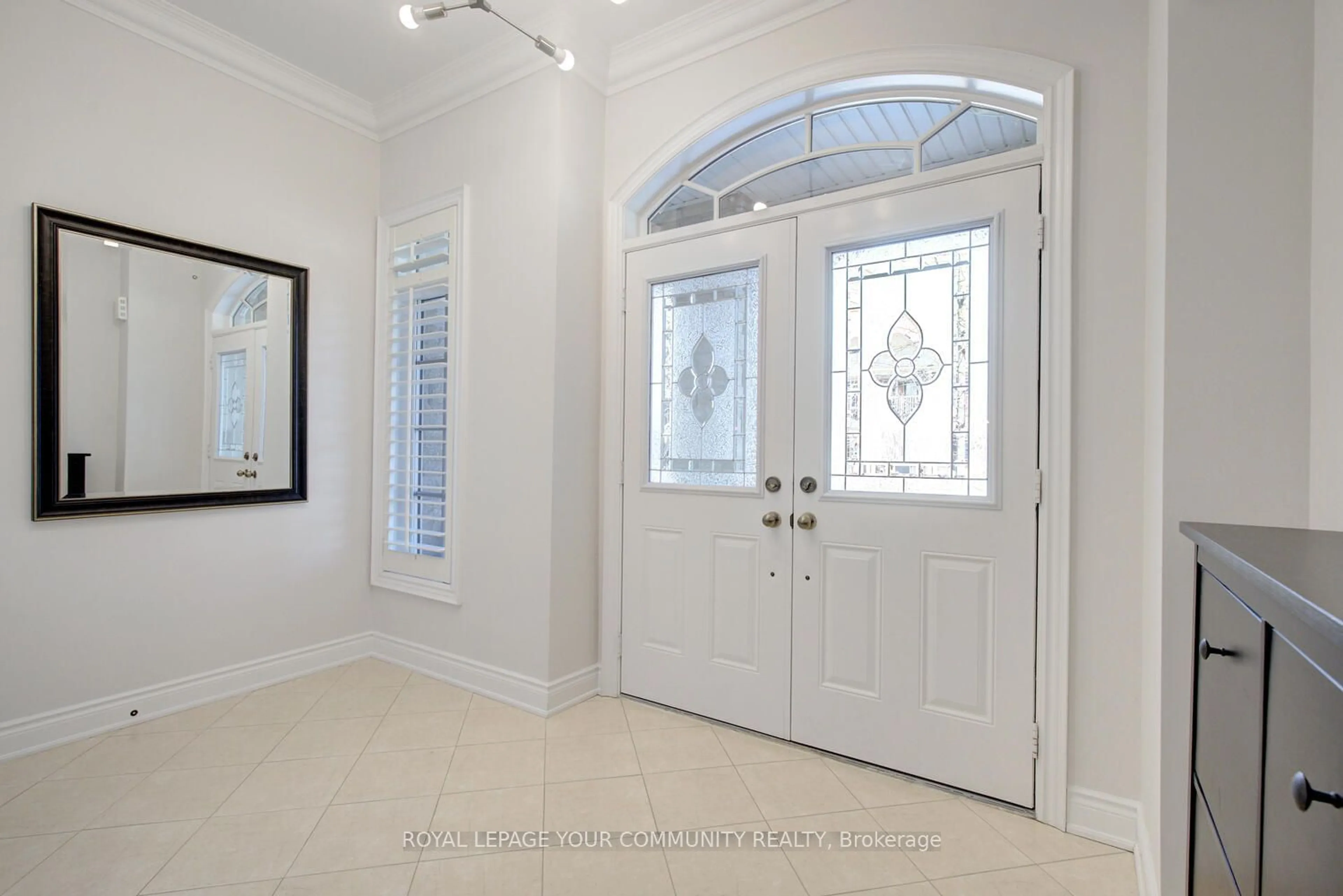 Indoor entryway for 24 Rock Elm Crt, Vaughan Ontario L6A 4C2