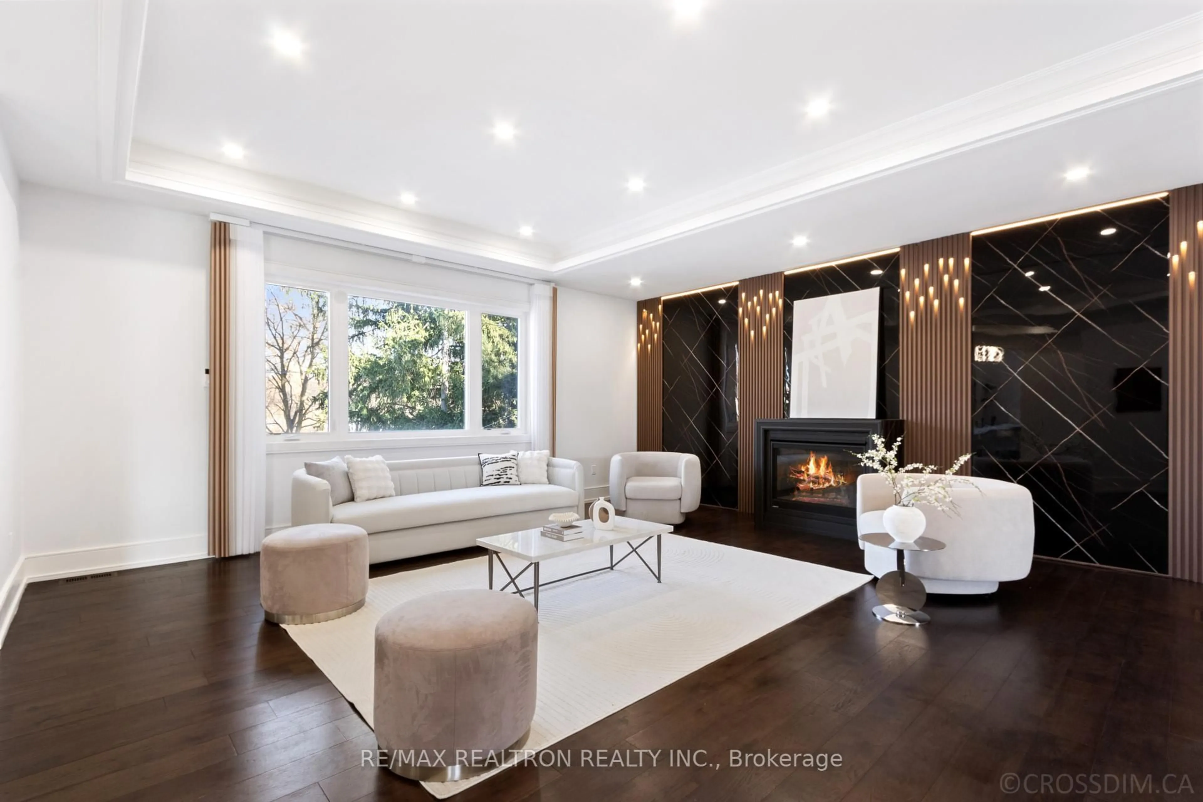 Living room with furniture, unknown for 256 Lennox Ave, Richmond Hill Ontario L4C 2A6