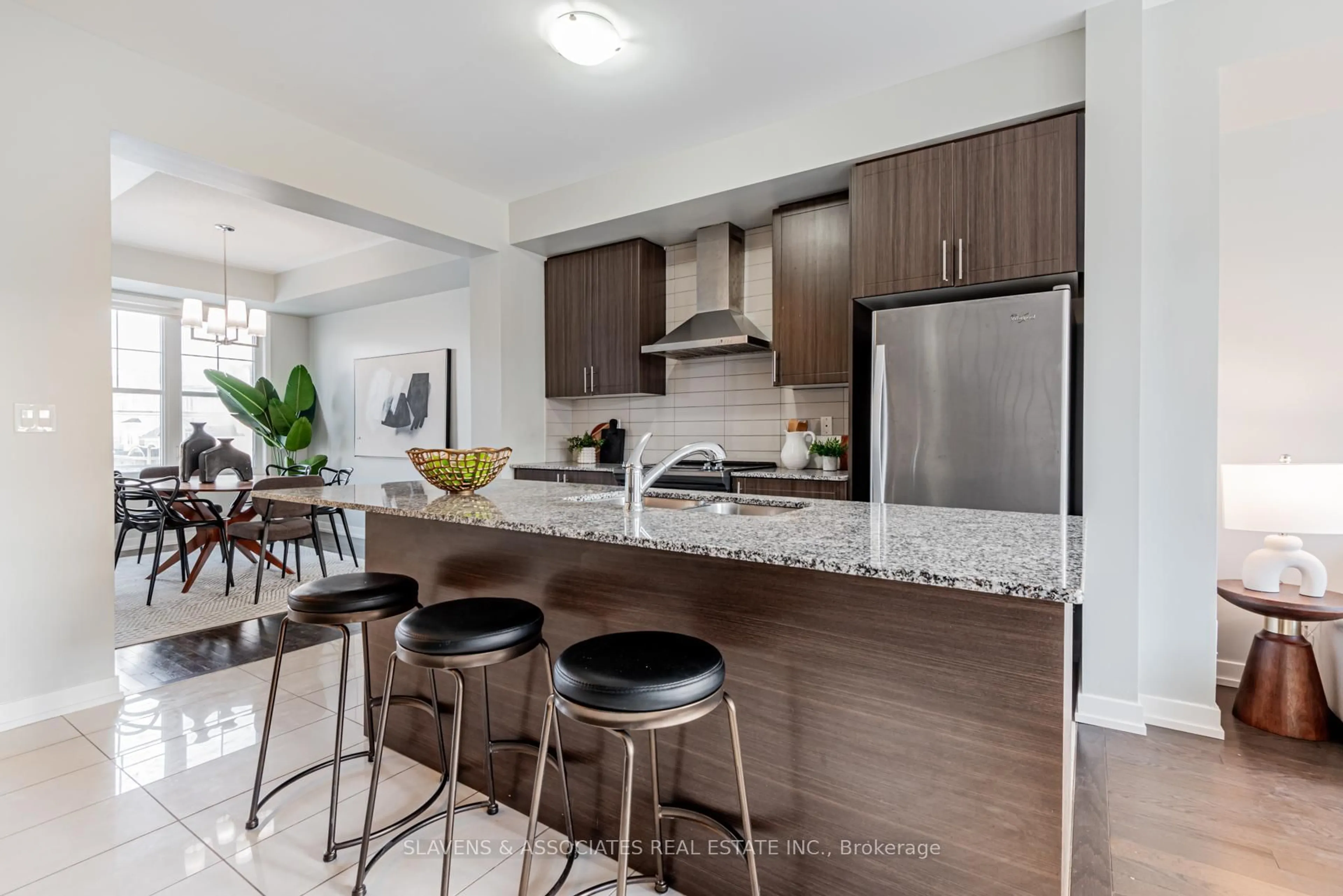 Open concept kitchen, unknown for 10610 Bathurst St, Vaughan Ontario L6A 4Y4