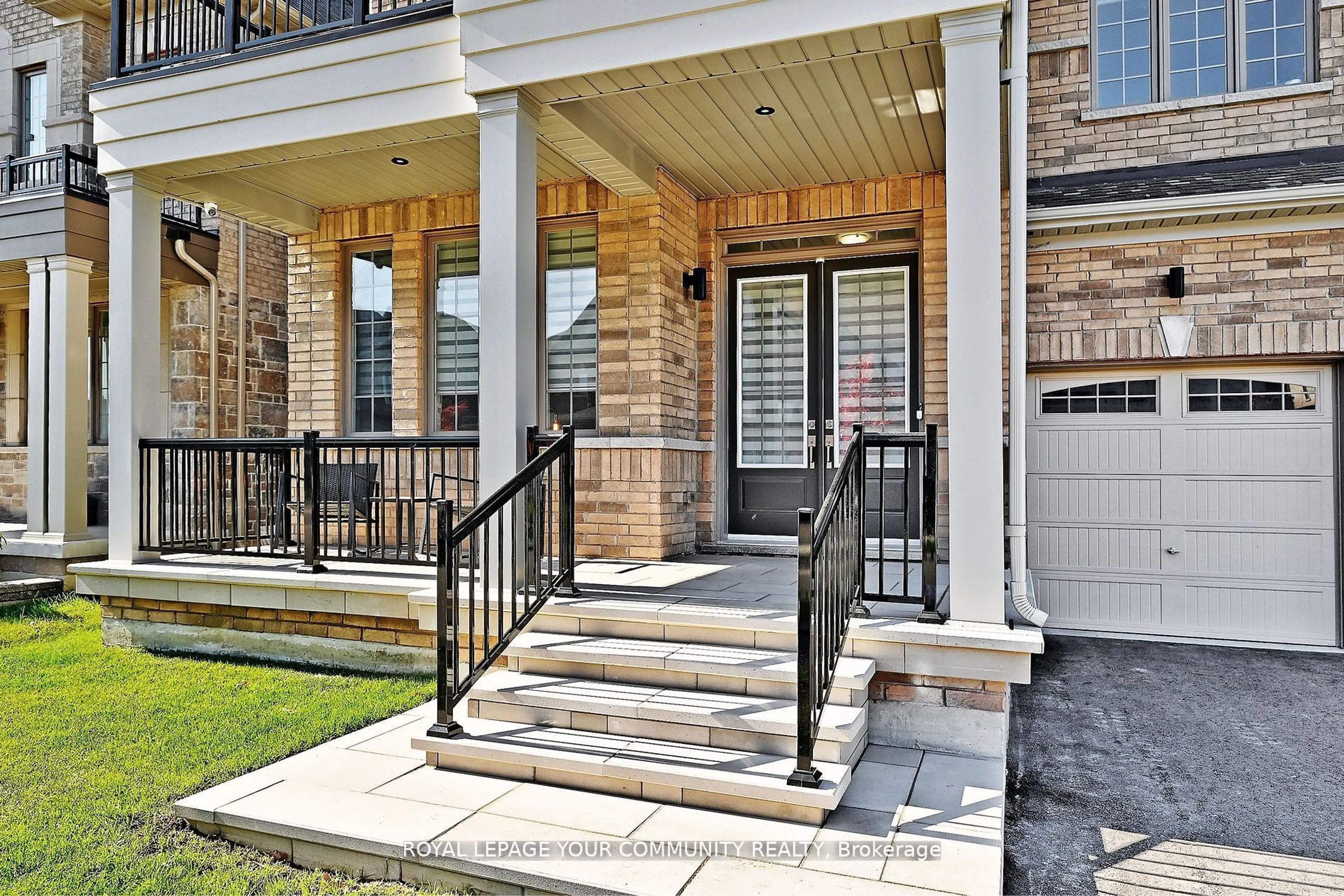 Home with brick exterior material, street for 26 Concert Hill Way, East Gwillimbury Ontario L9N 0W9