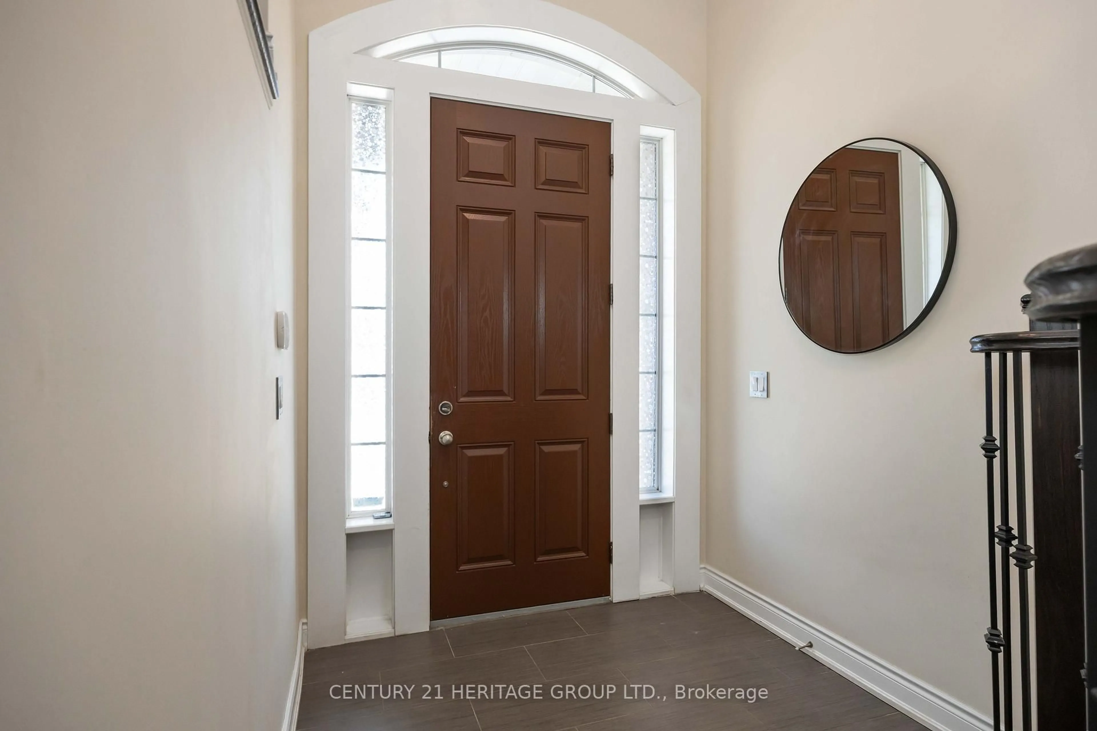 Indoor entryway for 122 Lacewood Dr, Richmond Hill Ontario L4S 0E5