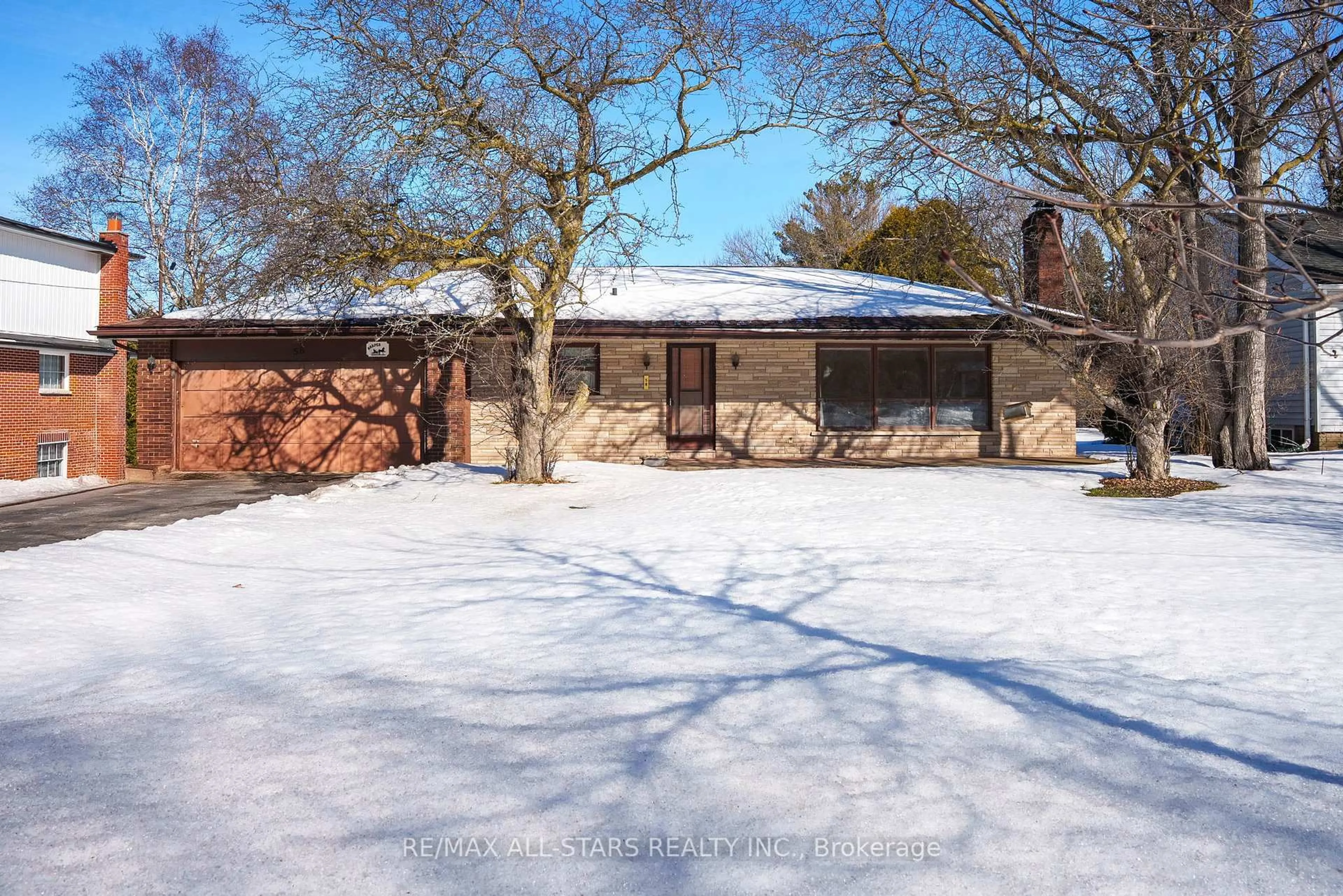 A pic from outside/outdoor area/front of a property/back of a property/a pic from drone, street for 58 Farr Ave, East Gwillimbury Ontario L0G 1V0