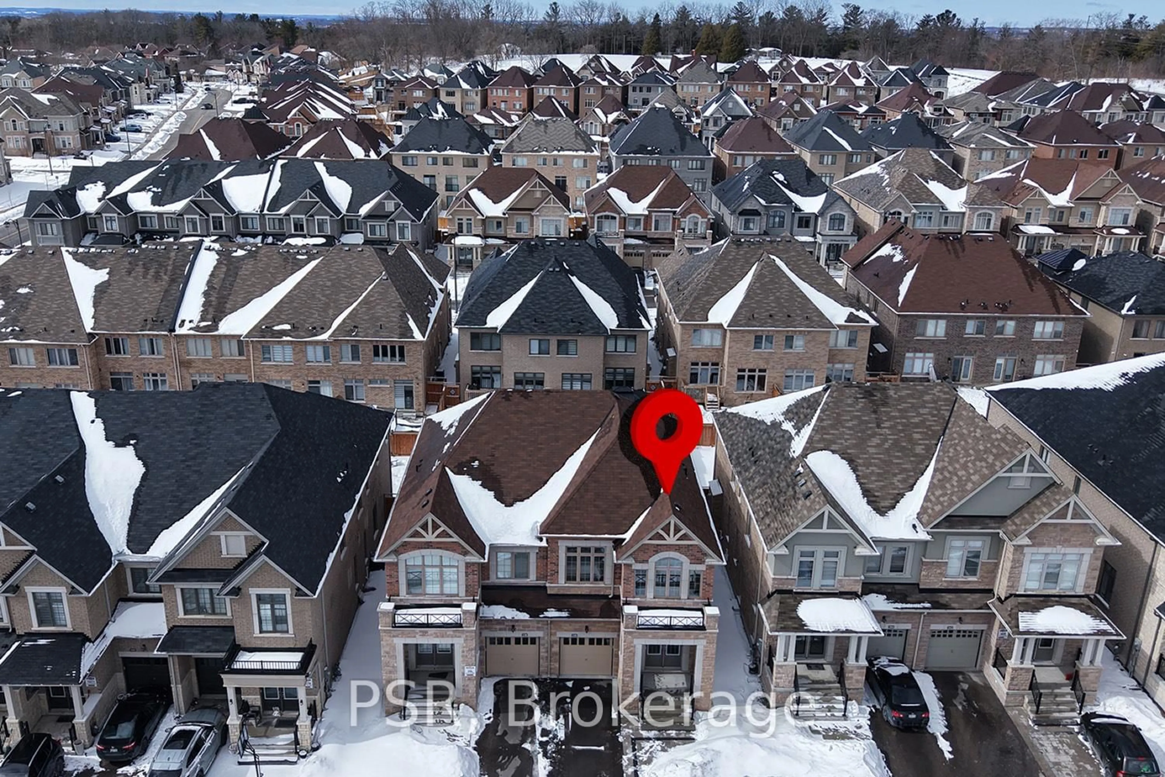 A pic from outside/outdoor area/front of a property/back of a property/a pic from drone, city buildings view from balcony for 338 Silk Twist Dr, East Gwillimbury Ontario L9V 0V4