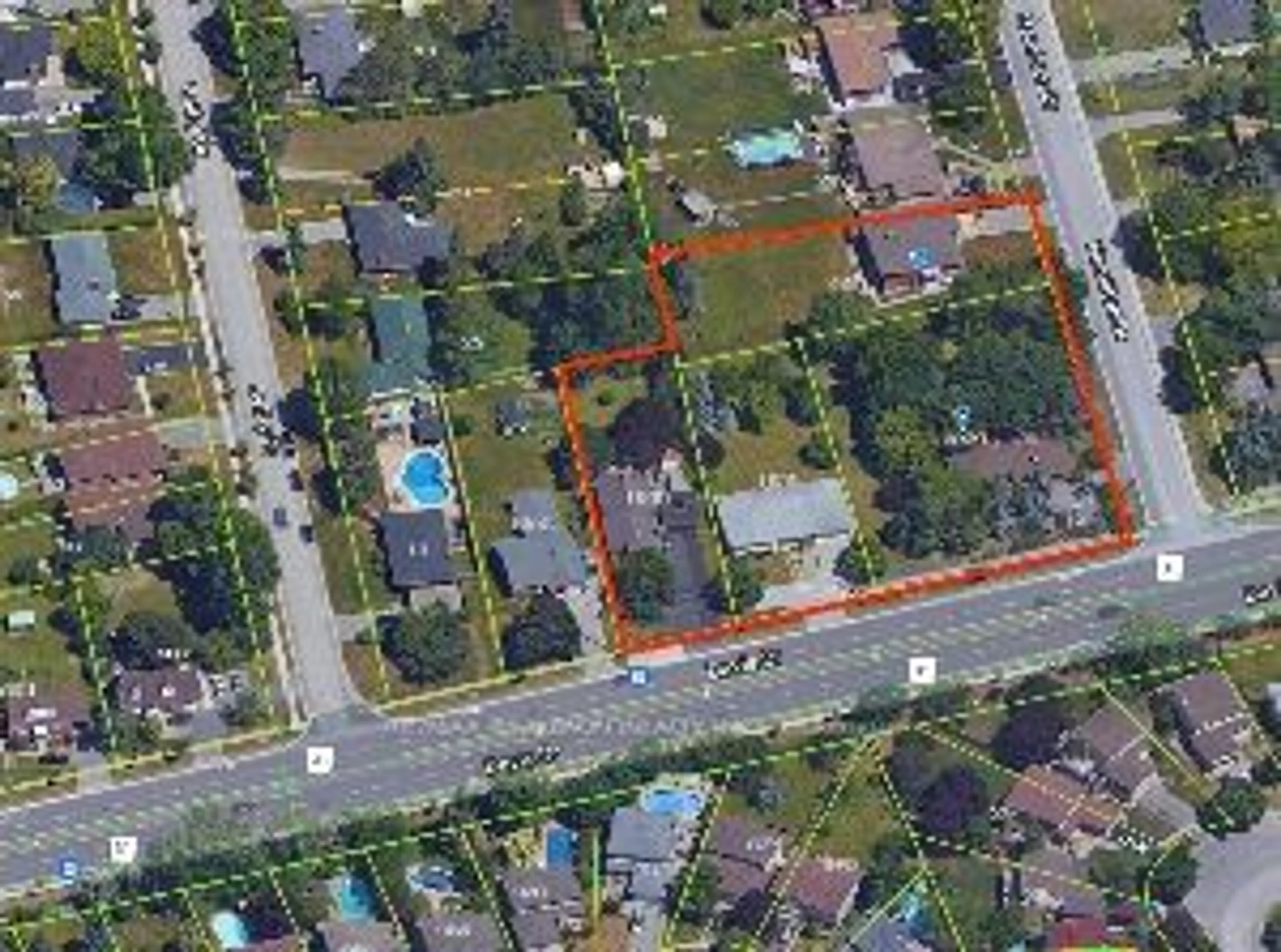 A pic from outside/outdoor area/front of a property/back of a property/a pic from drone, street for 1015-29 Davis Dr, Newmarket Ontario L3Y 2R8