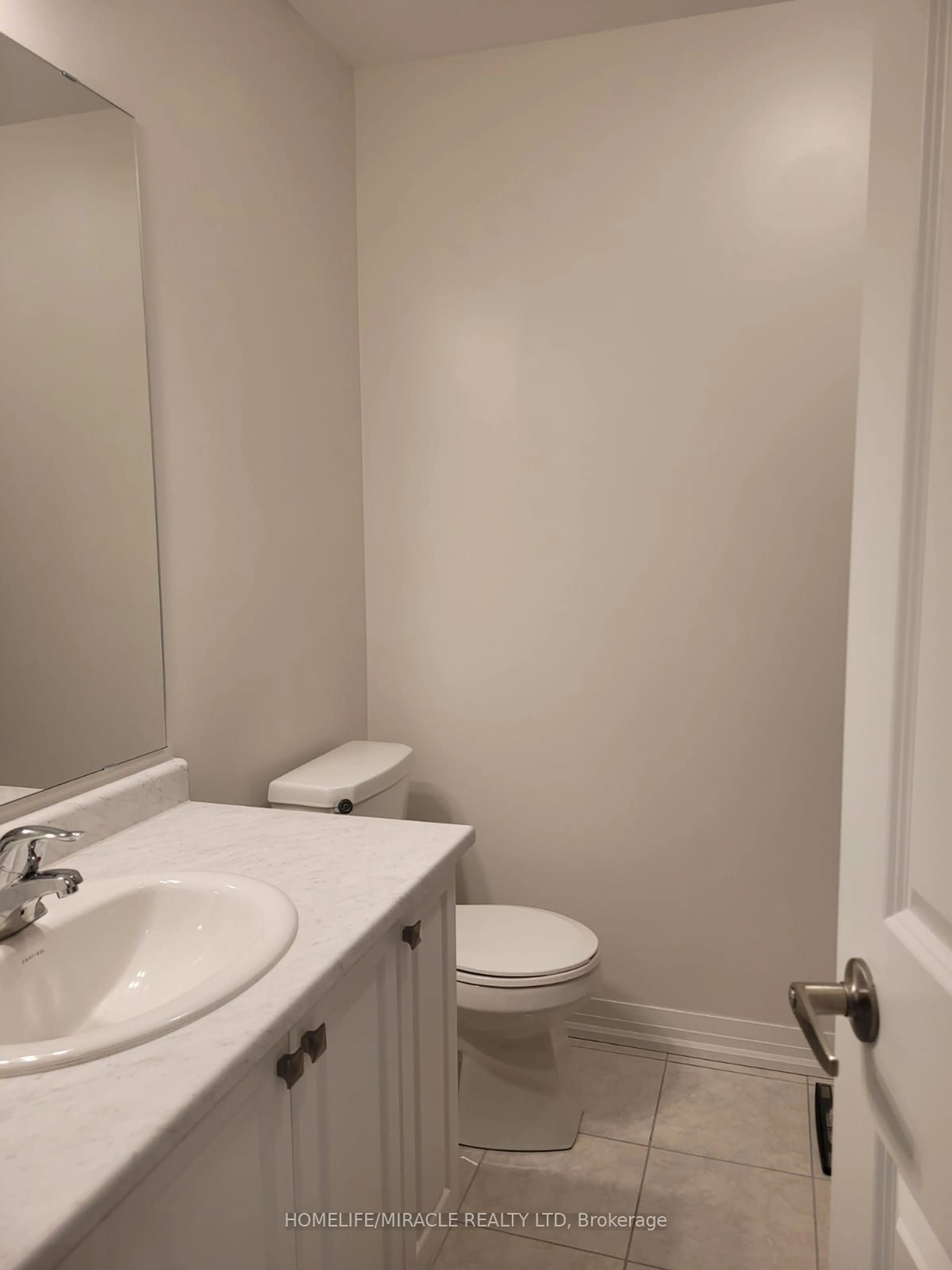 A pic of a room for 29 Carneros Way, Markham Ontario L6B 0S1