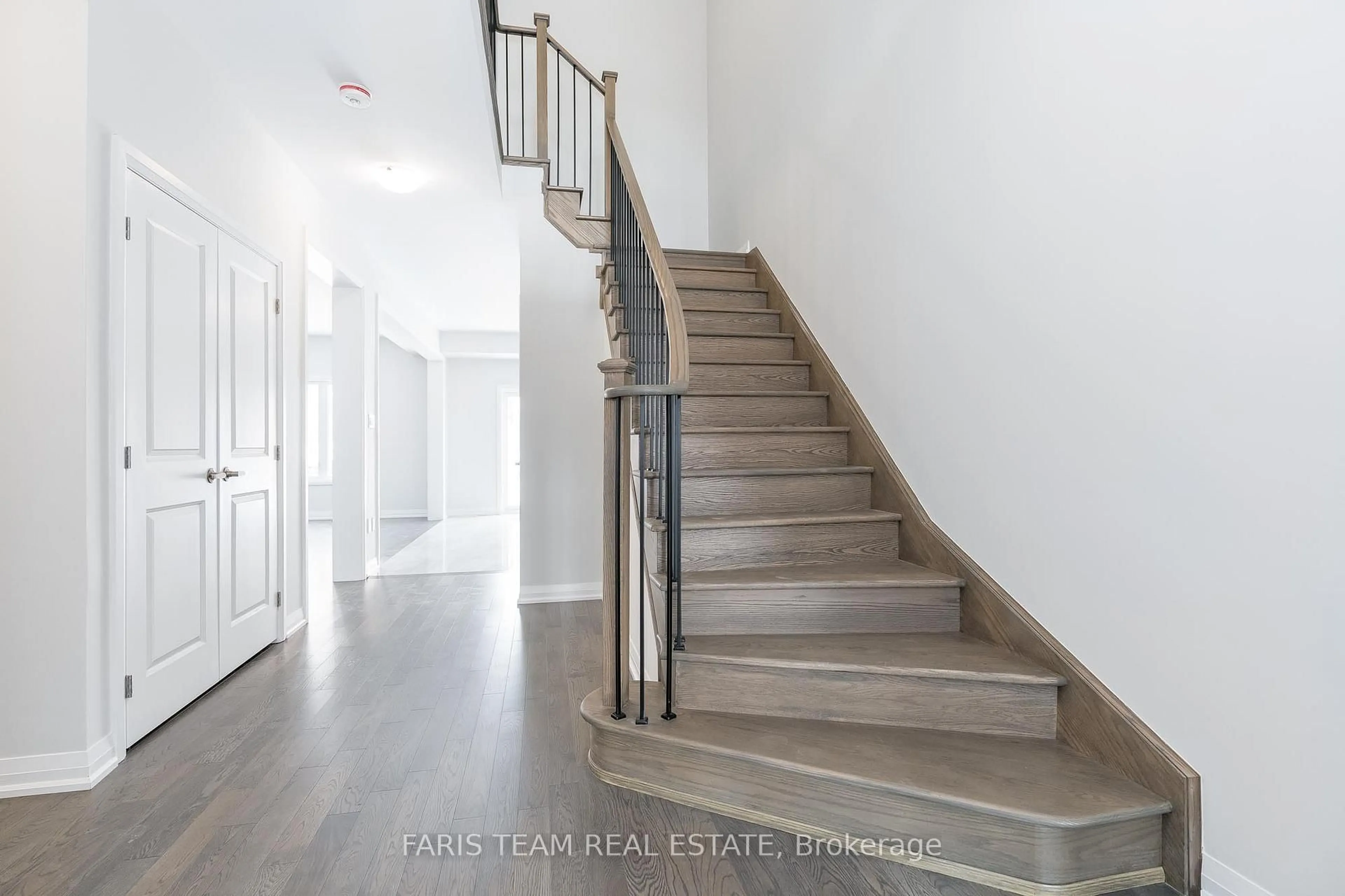 Stairs for 1394 Stovell Cres, Innisfil Ontario L0L 1W0