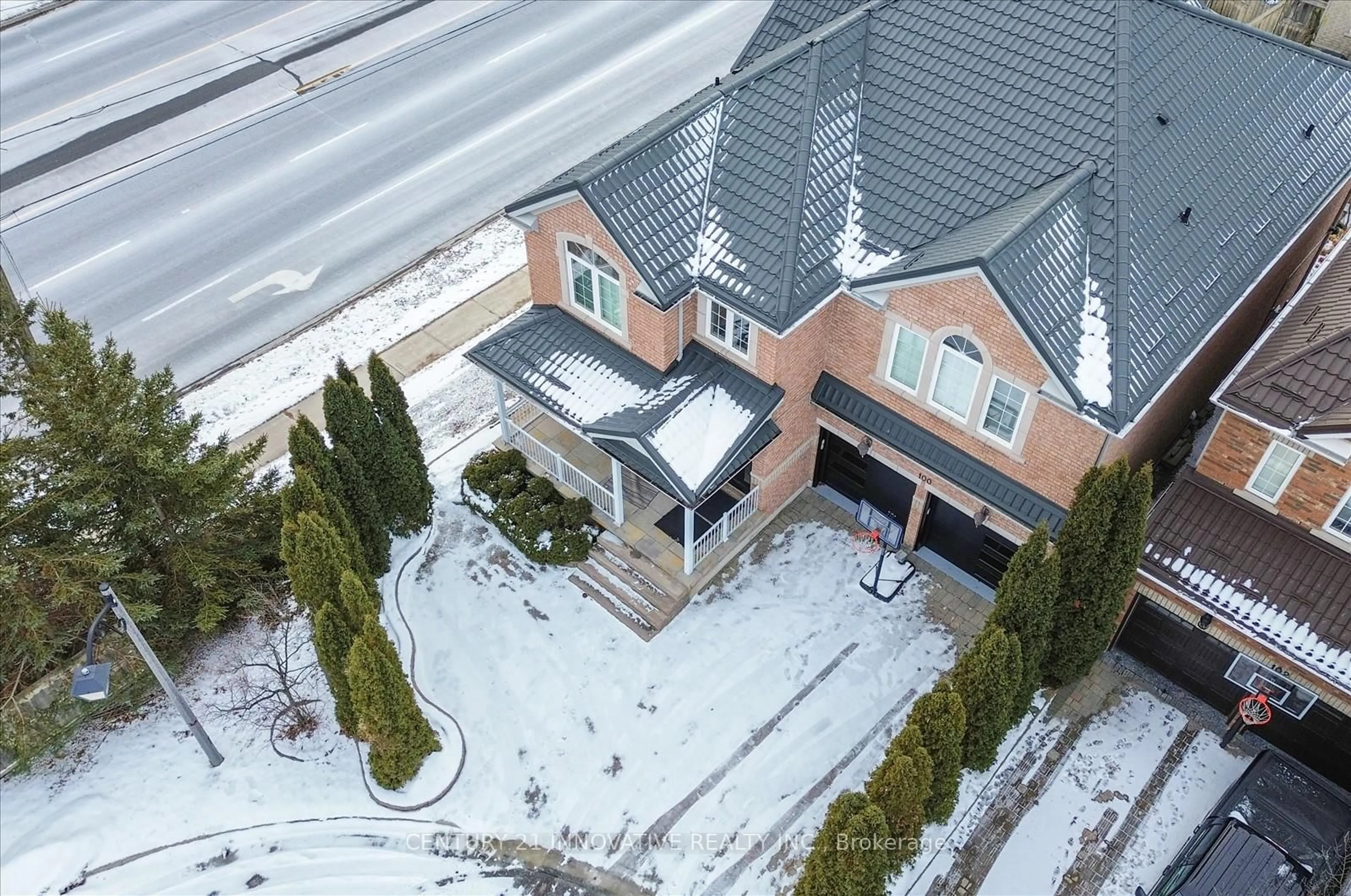 A pic from outside/outdoor area/front of a property/back of a property/a pic from drone, street for 100 CHASSER Dr, Markham Ontario L6E 1S7