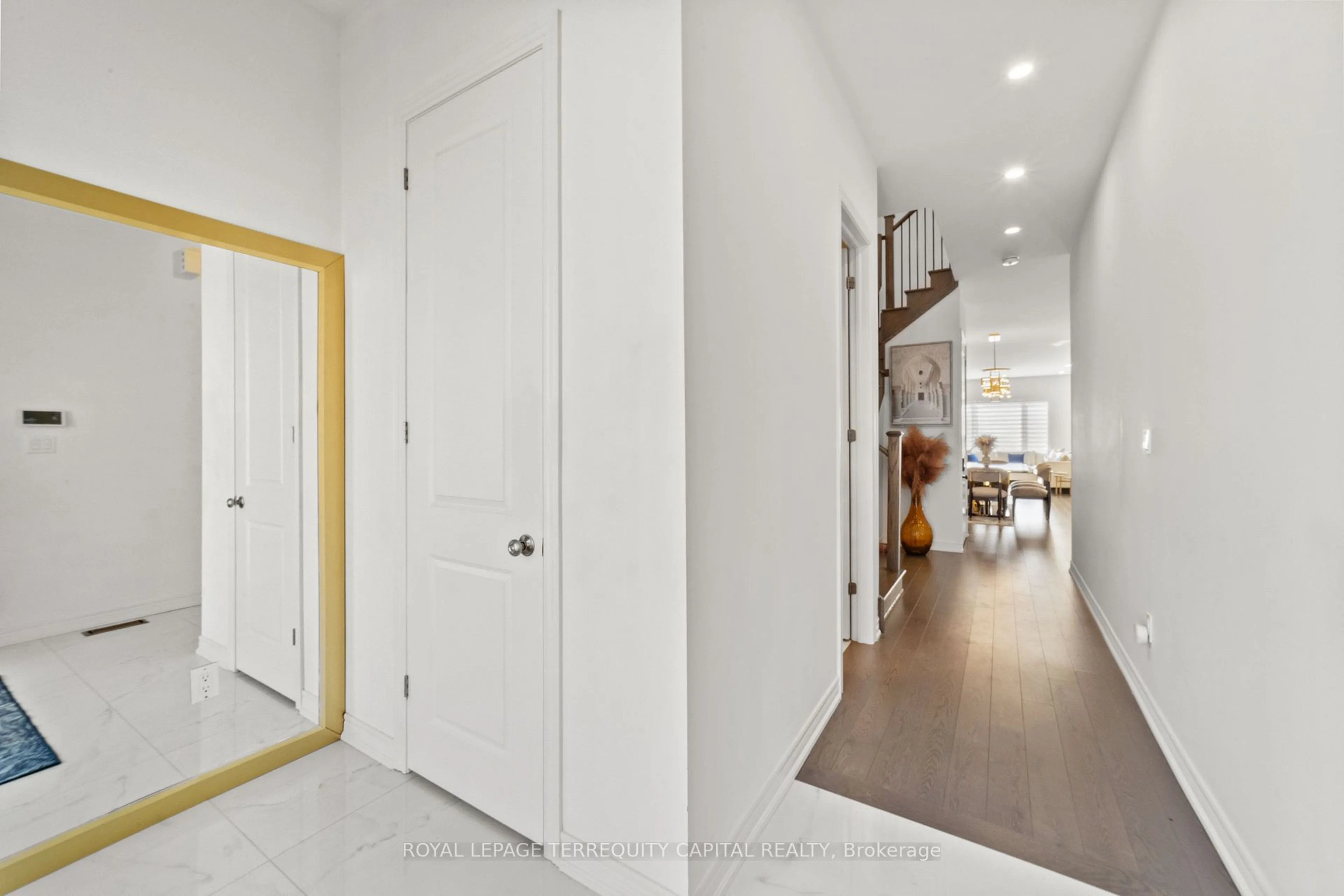 Indoor entryway for 144 Pine Hill Cres, Aurora Ontario L4G 3X9