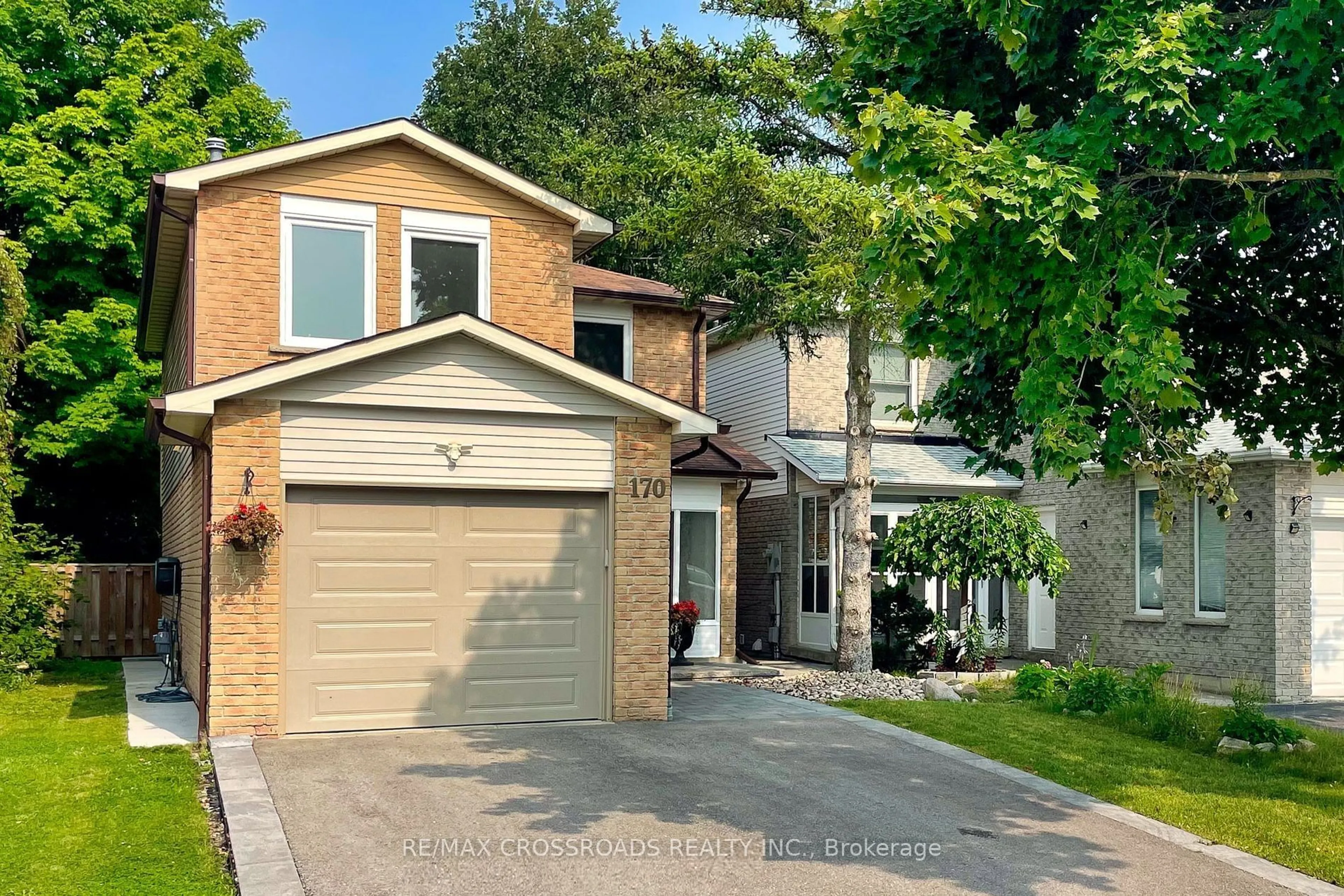 Home with brick exterior material, street for 170 Greenbelt Cres, Richmond Hill Ontario L4C 5R8