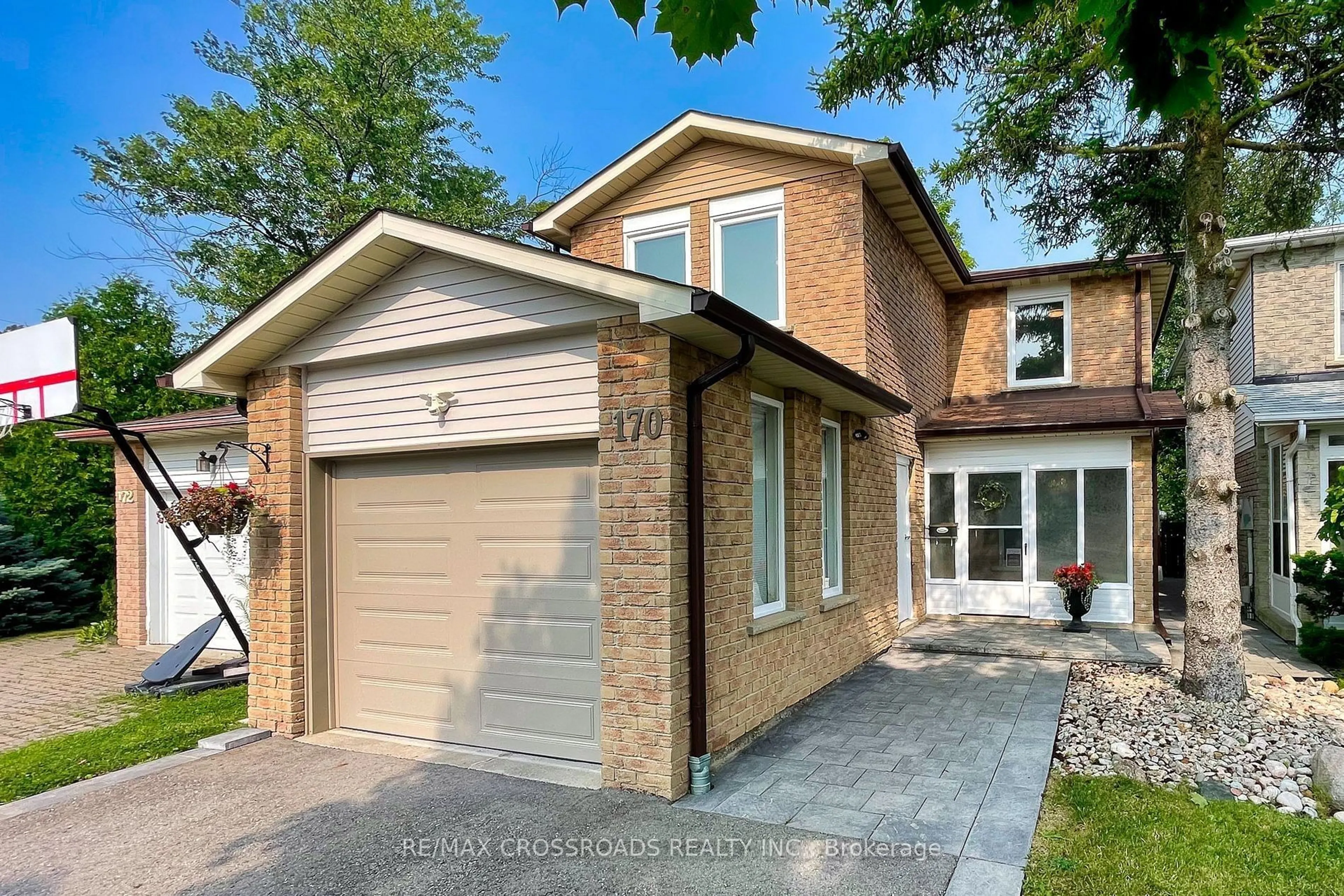 Home with brick exterior material, street for 170 Greenbelt Cres, Richmond Hill Ontario L4C 5R8