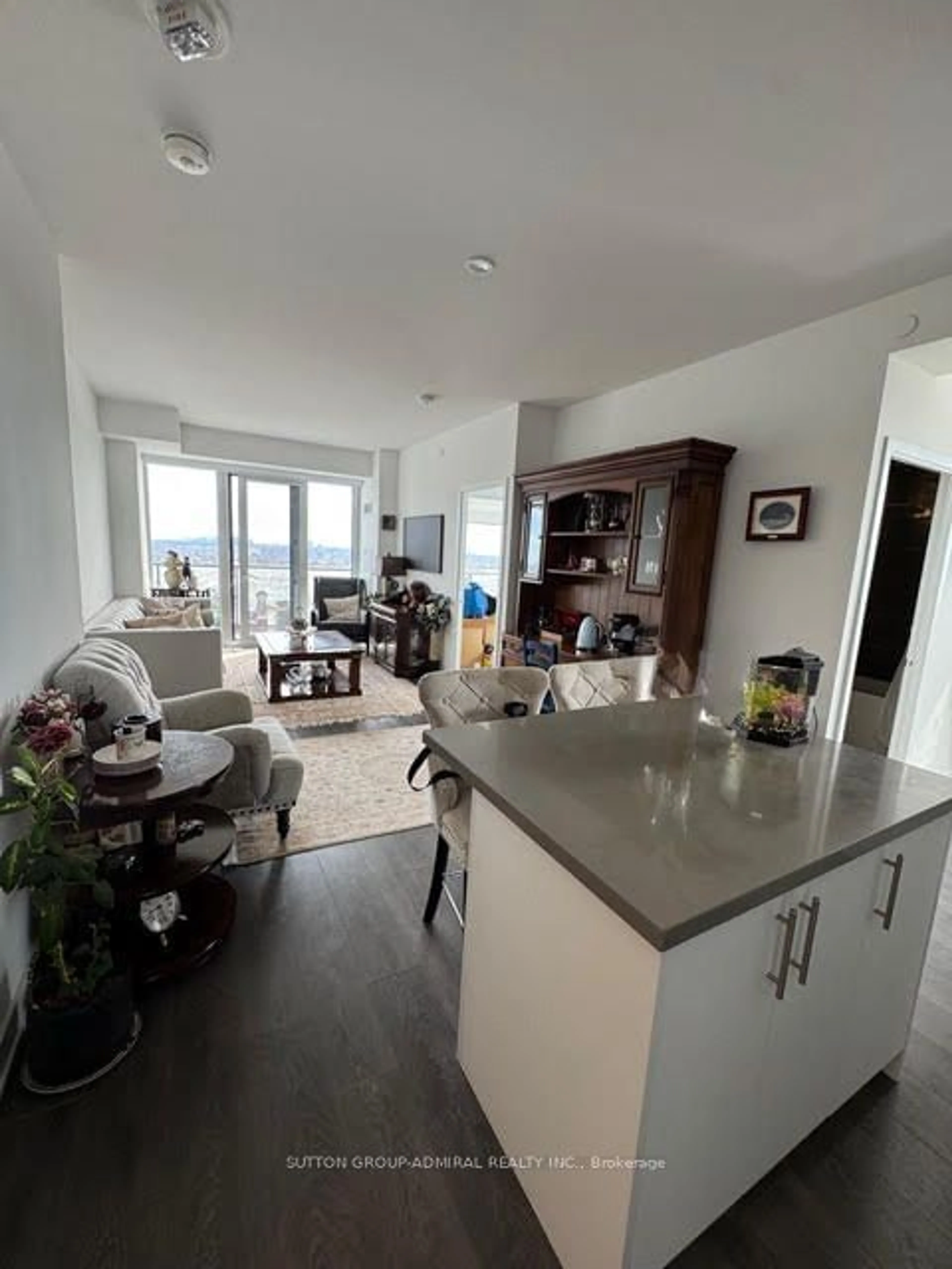 Open concept kitchen, unknown for 95 Oneida Cres #1810, Richmond Hill Ontario L4B 0H5