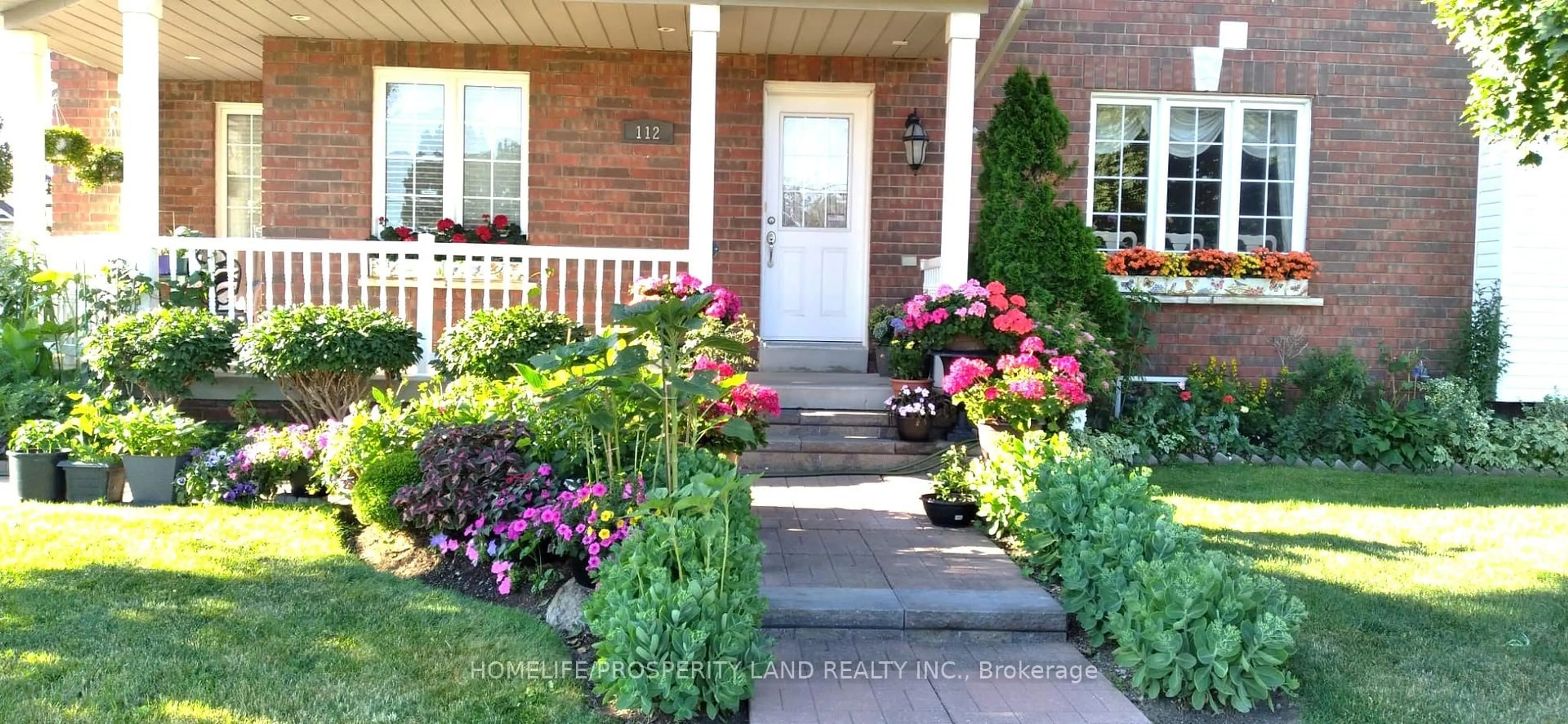 Indoor entryway for 112 Goode St, Richmond Hill Ontario L4S 2T6