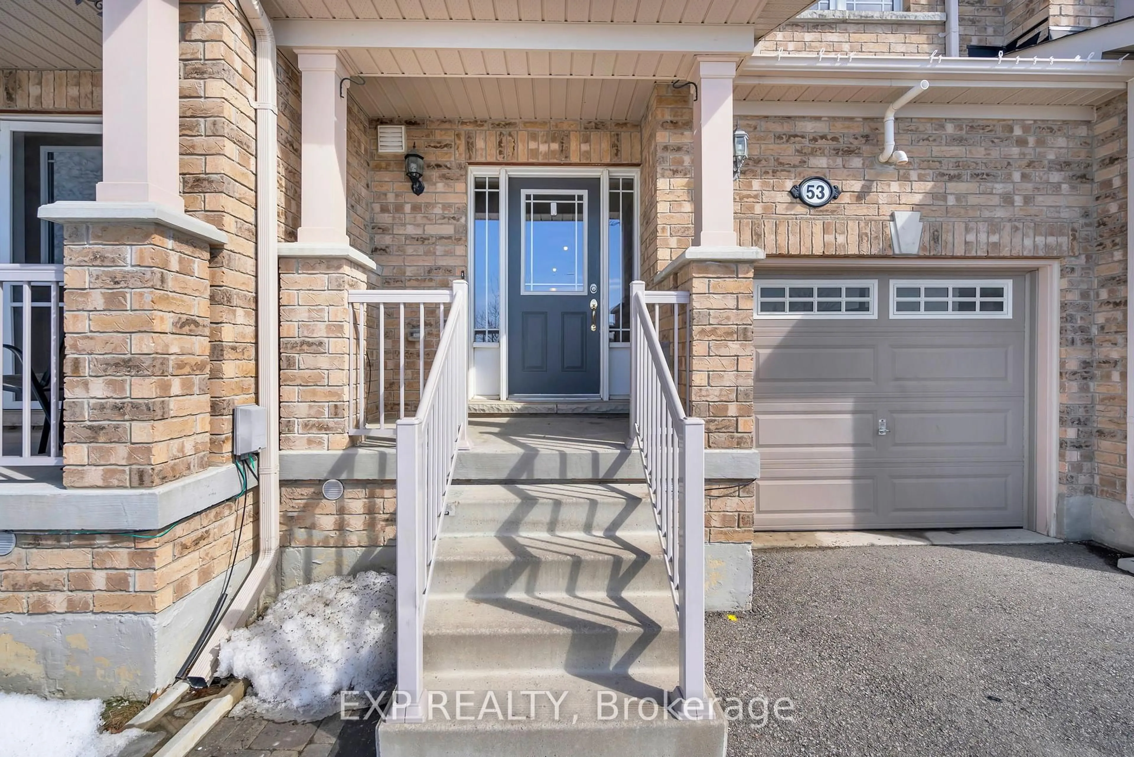 Indoor entryway for 53 Wyndham Circ, Georgina Ontario L0E 1R0