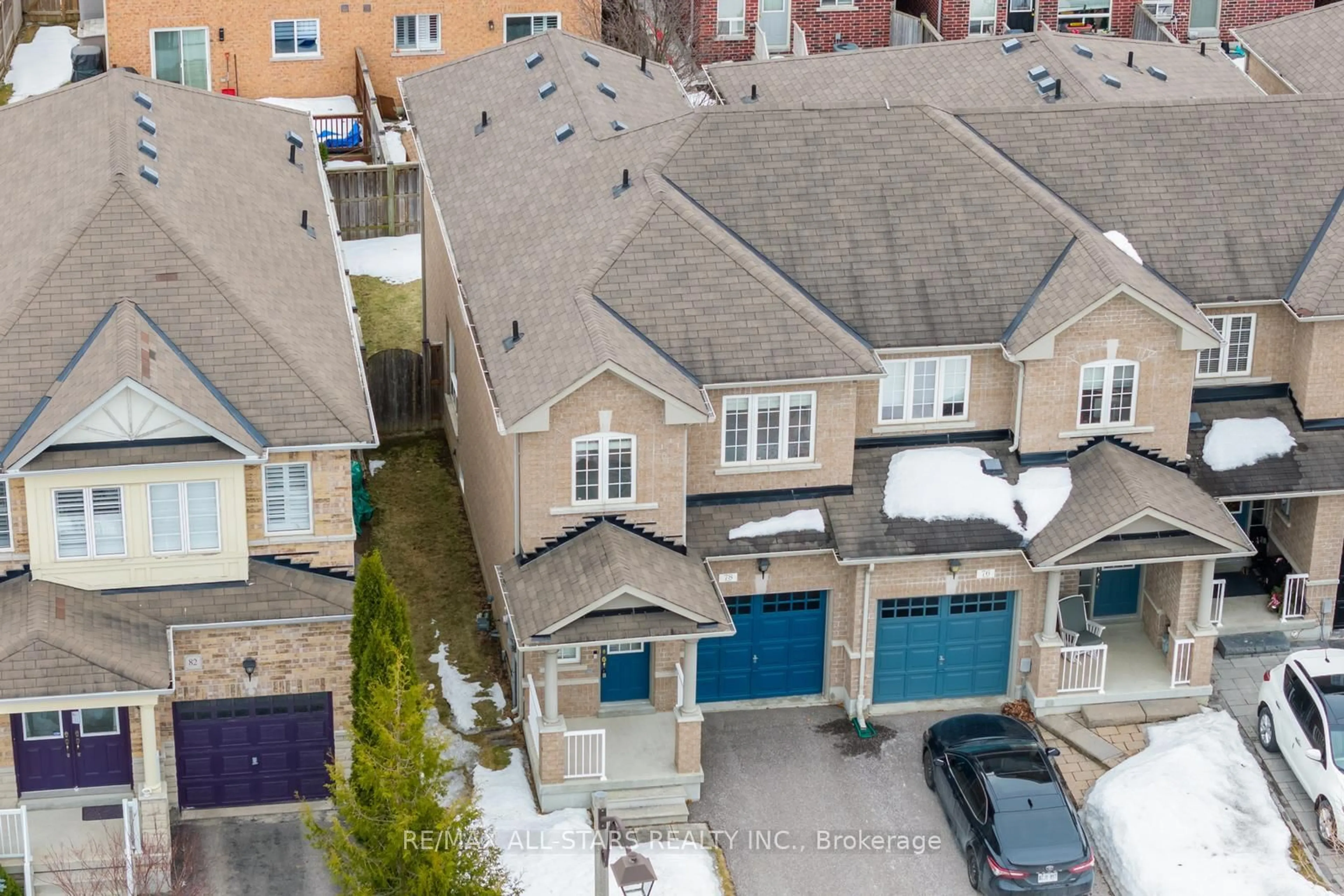 A pic from outside/outdoor area/front of a property/back of a property/a pic from drone, street for 78 Daws Hare Cres, Whitchurch-Stouffville Ontario L4A 0T7