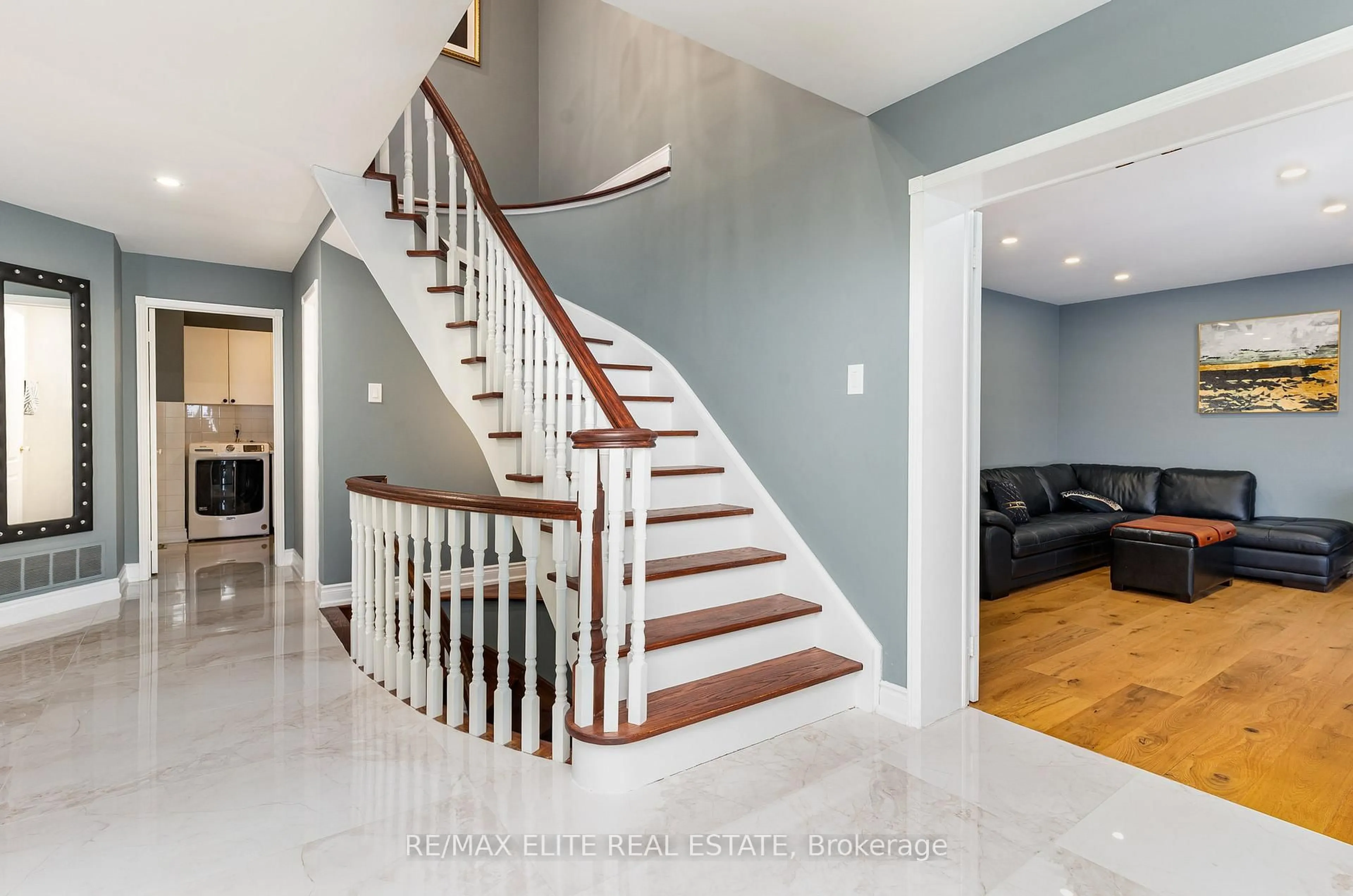 Stairs for 109 Angelina Ave, Vaughan Ontario L4L 8N9