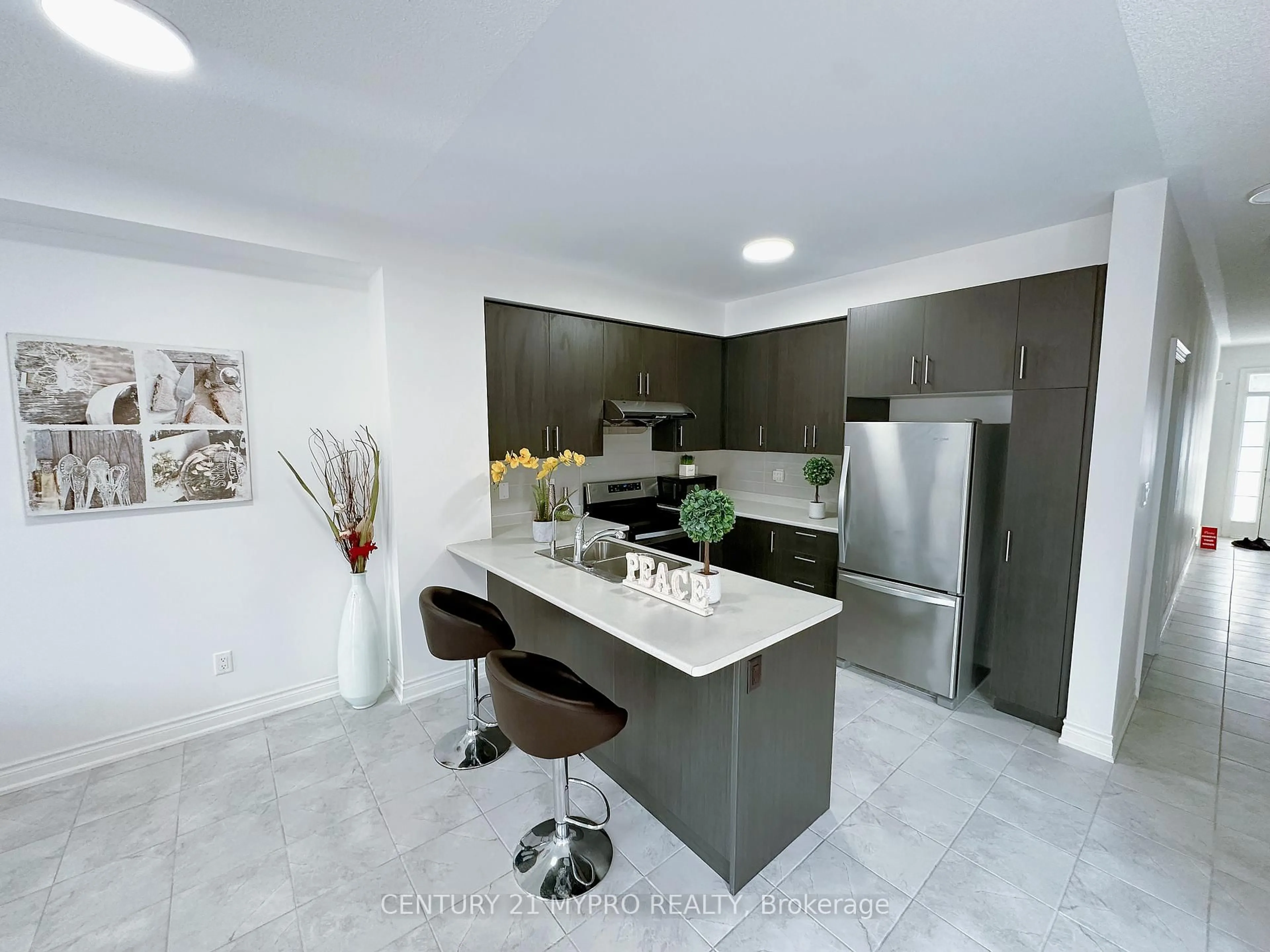 Contemporary kitchen, ceramic/tile floor for 8 Carratuck St, East Gwillimbury Ontario L9N 0S5