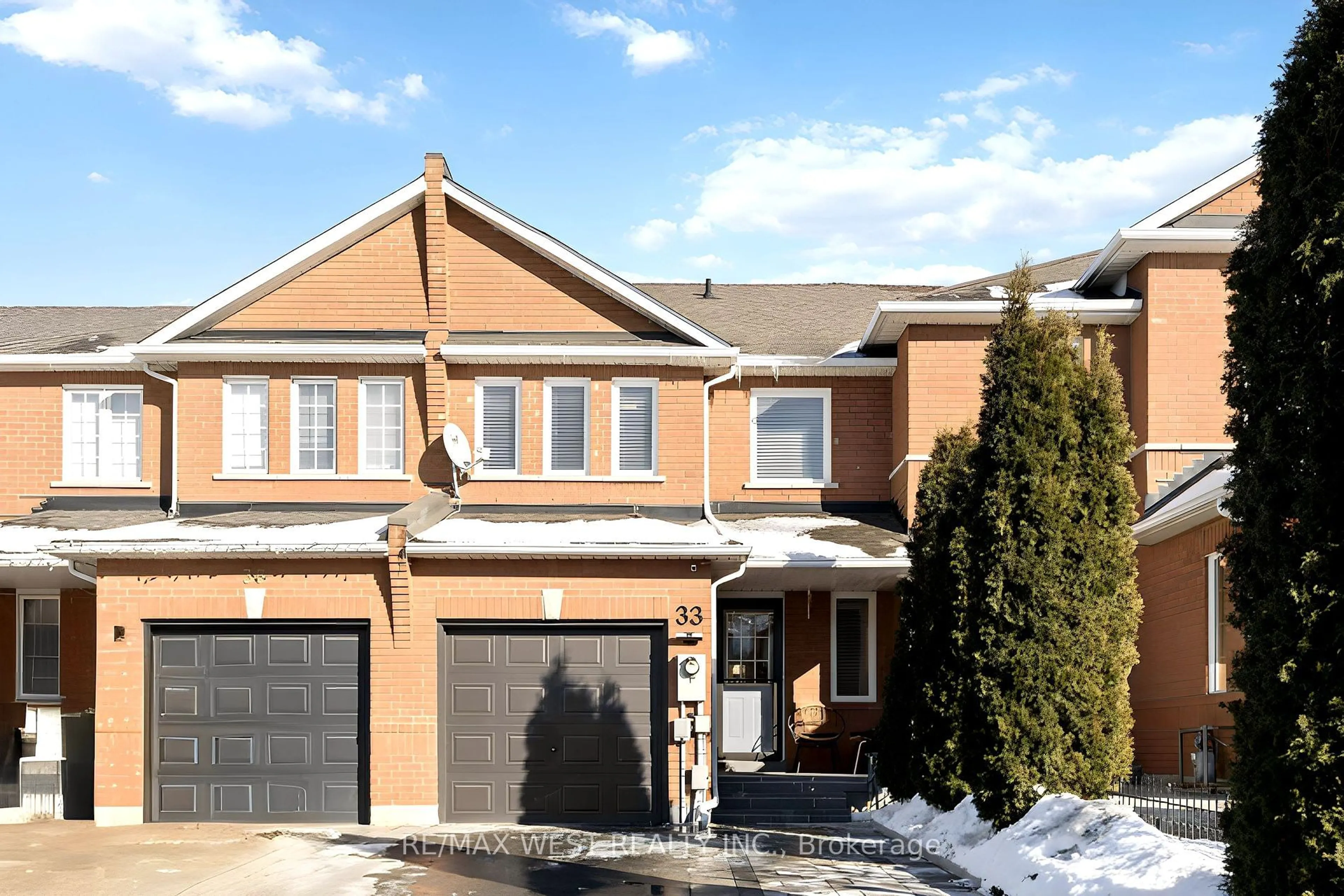 Home with brick exterior material, street for 33 Piazza Cres, Vaughan Ontario L4H 2C7