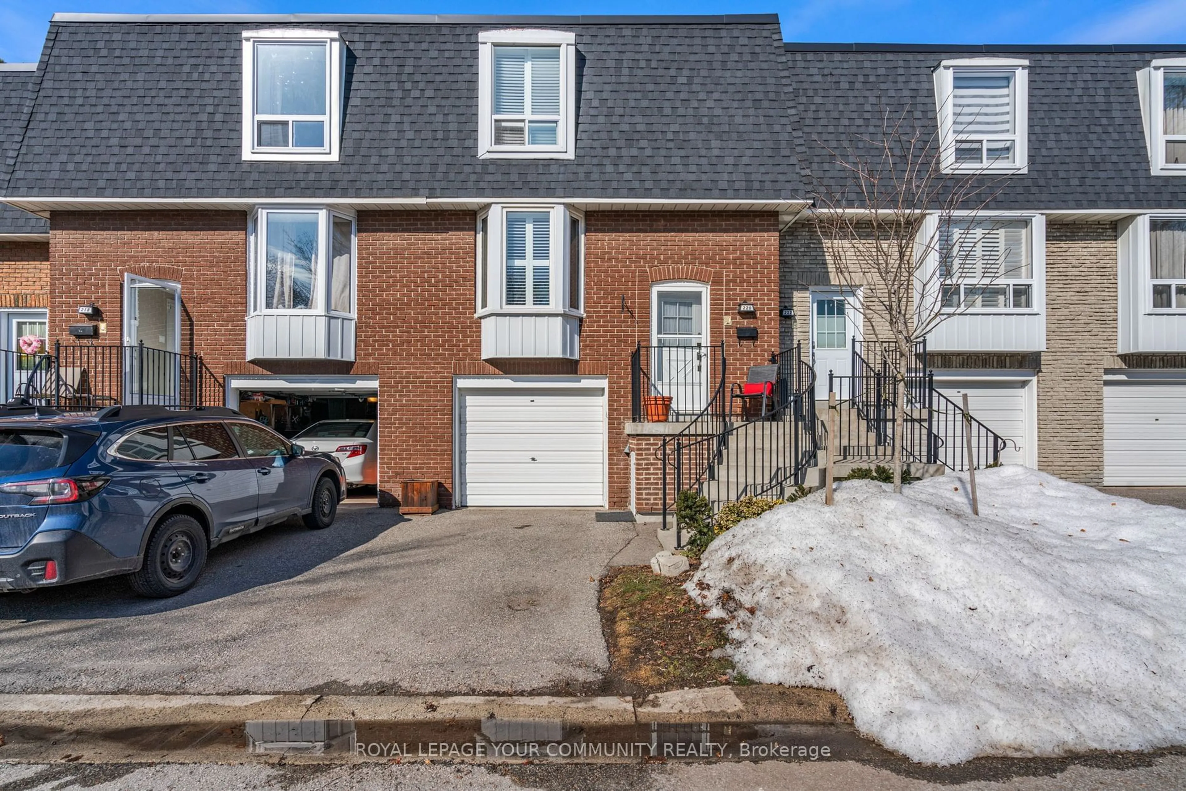 Unknown for 220 Royal Orchard Blvd, Markham Ontario L3T 3E7