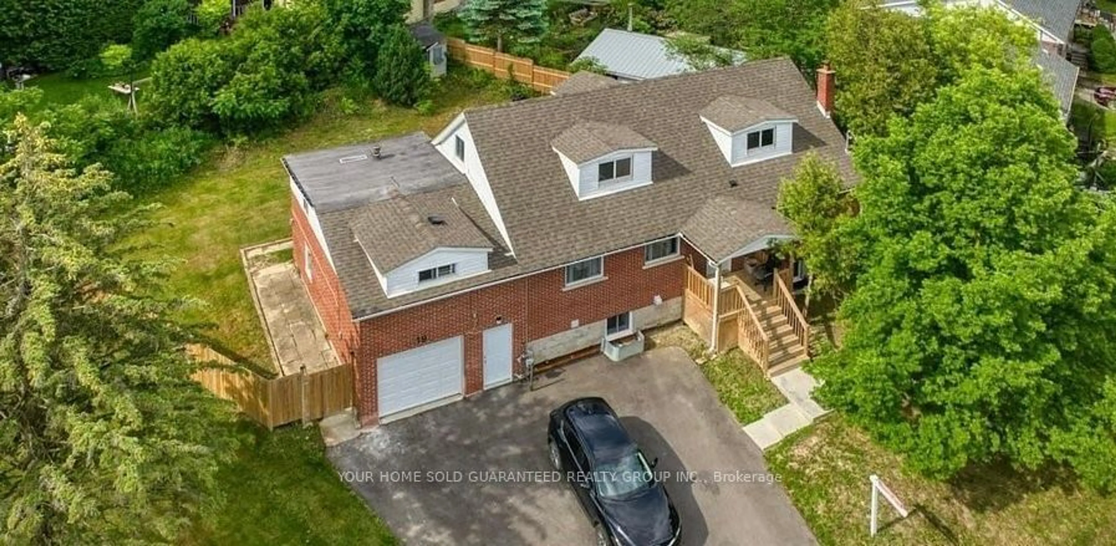 A pic from outside/outdoor area/front of a property/back of a property/a pic from drone, street for 19 GEORGE ST St, Richmond Hill Ontario L4E 2V7