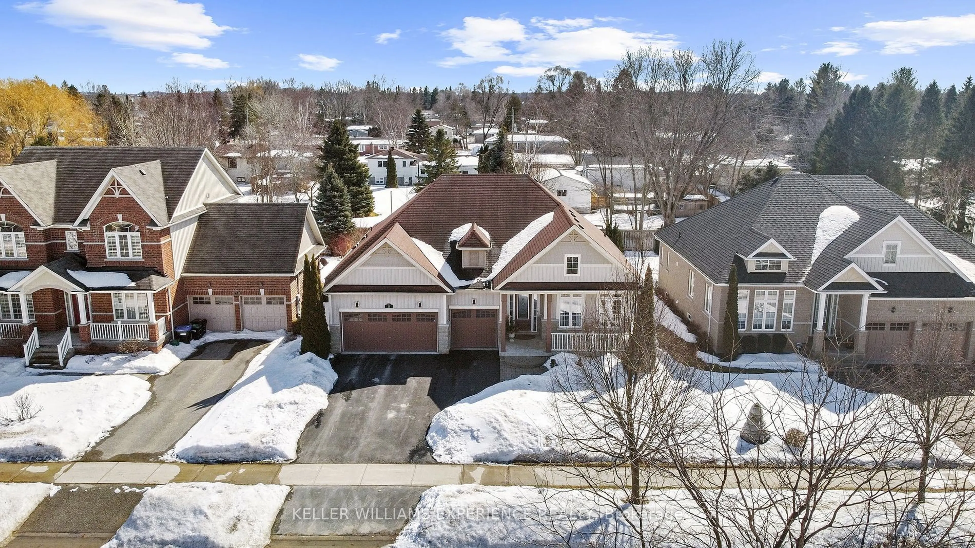 A pic from outside/outdoor area/front of a property/back of a property/a pic from drone, street for 31 Collier Cres, Essa Ontario L3W 0M6