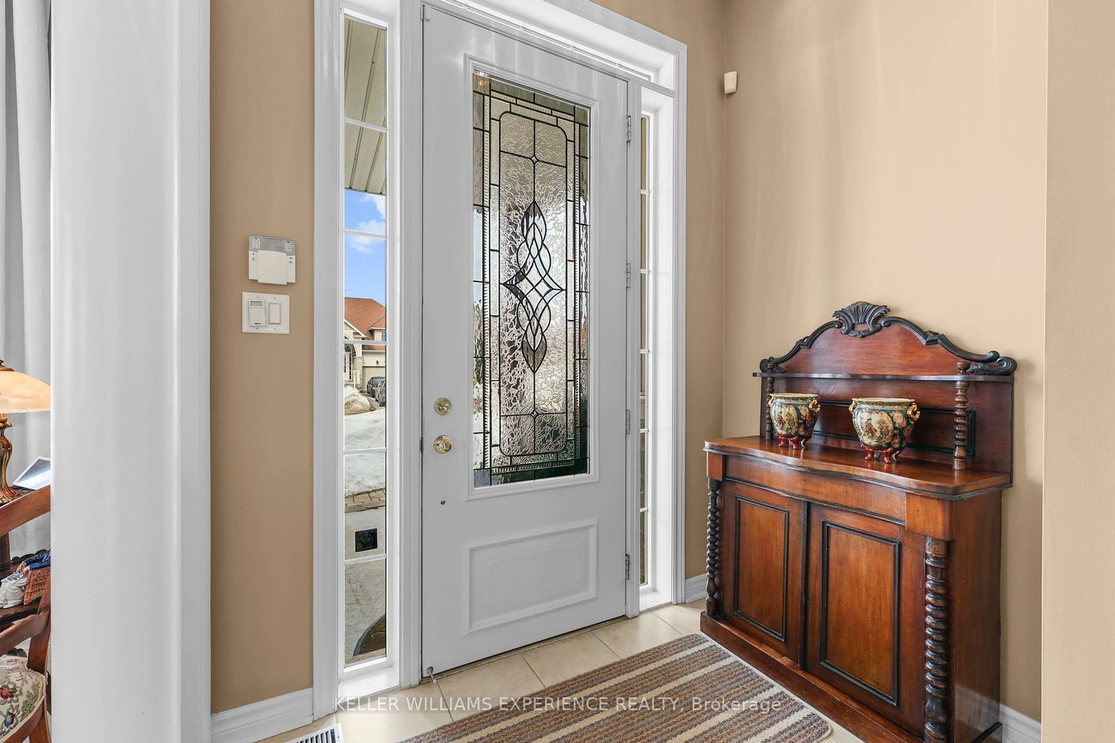 Indoor entryway for 31 Collier Cres, Essa Ontario L3W 0M6