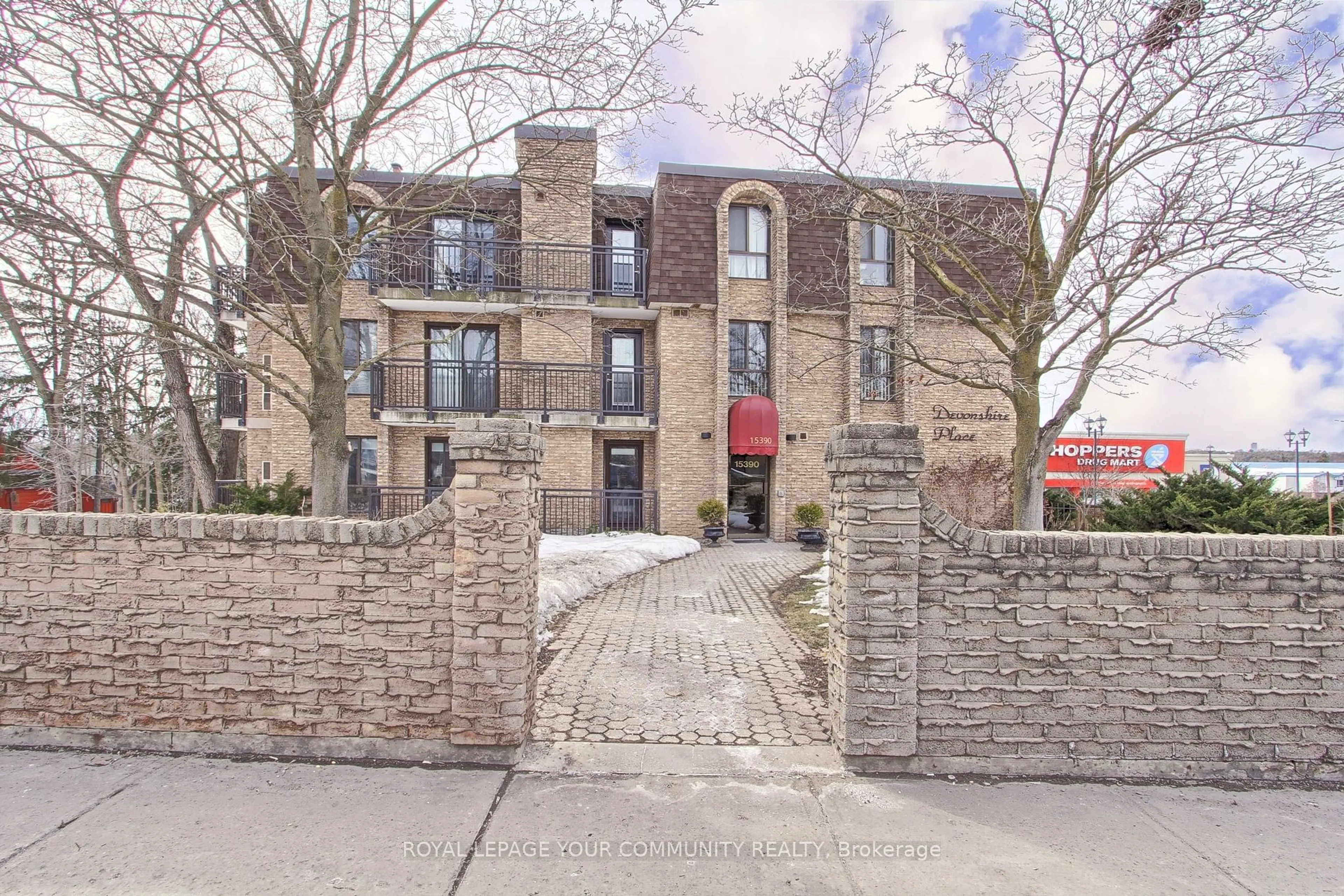 Home with brick exterior material, street for 15390 Yonge St #PH3, Aurora Ontario L4G 1N8