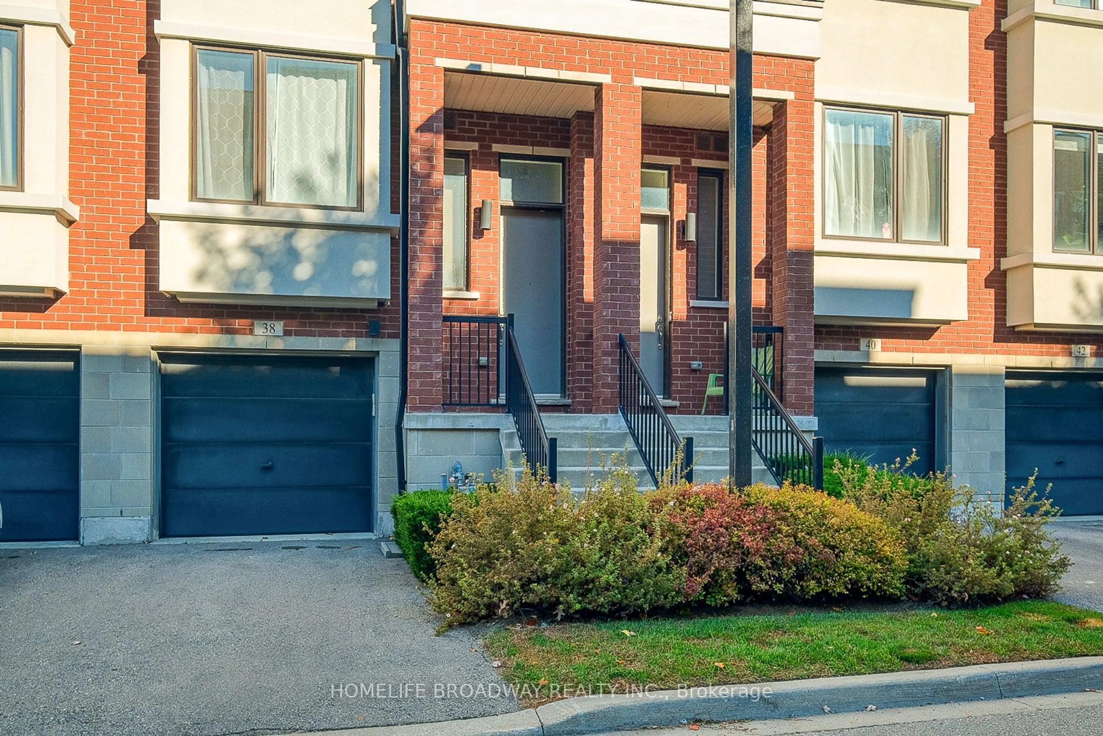 Home with brick exterior material, street for 38 Lafferty Lane, Richmond Hill Ontario L4C 0Z8