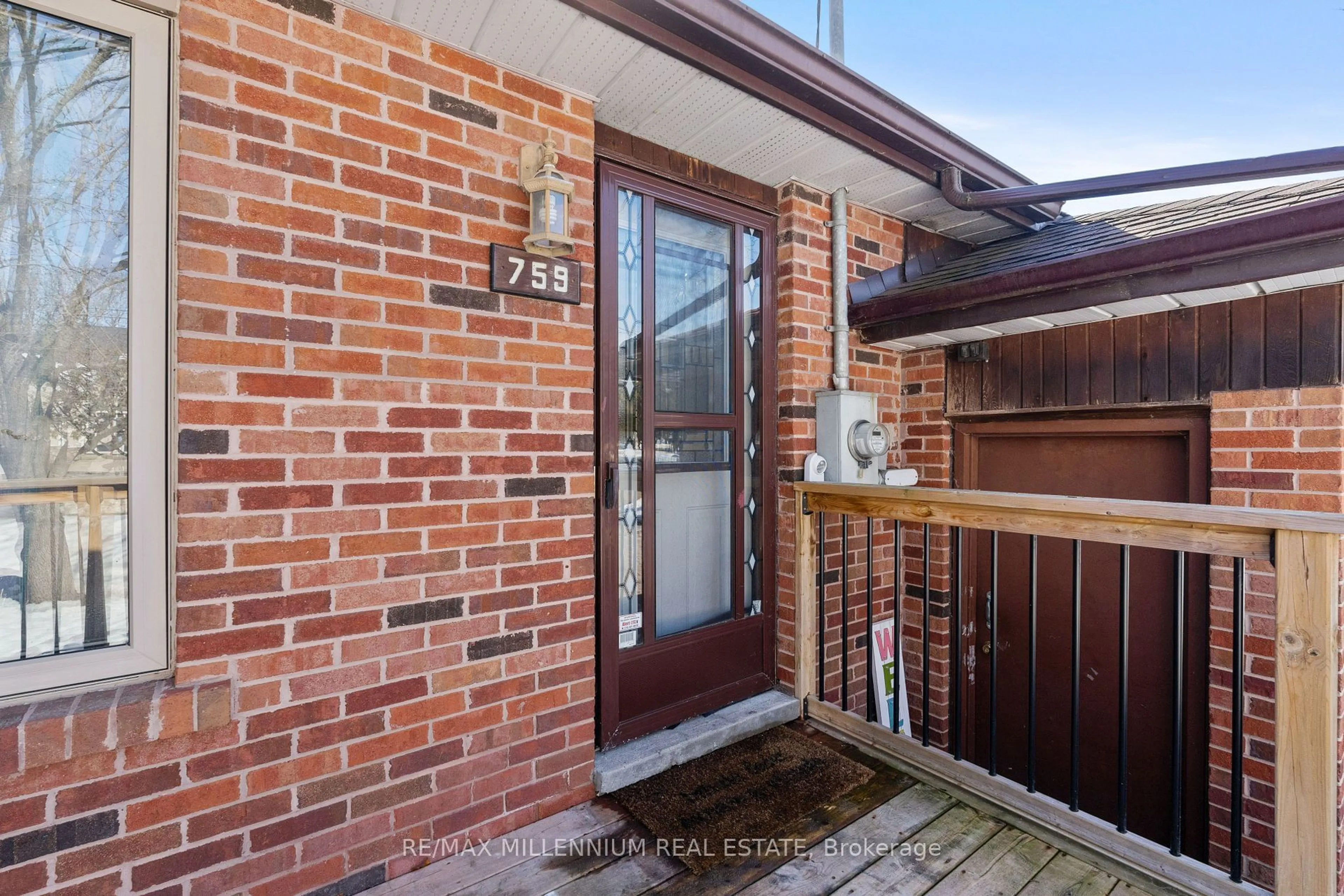 Home with brick exterior material, street for 759 Chestnut St, Innisfil Ontario L9S 2H8