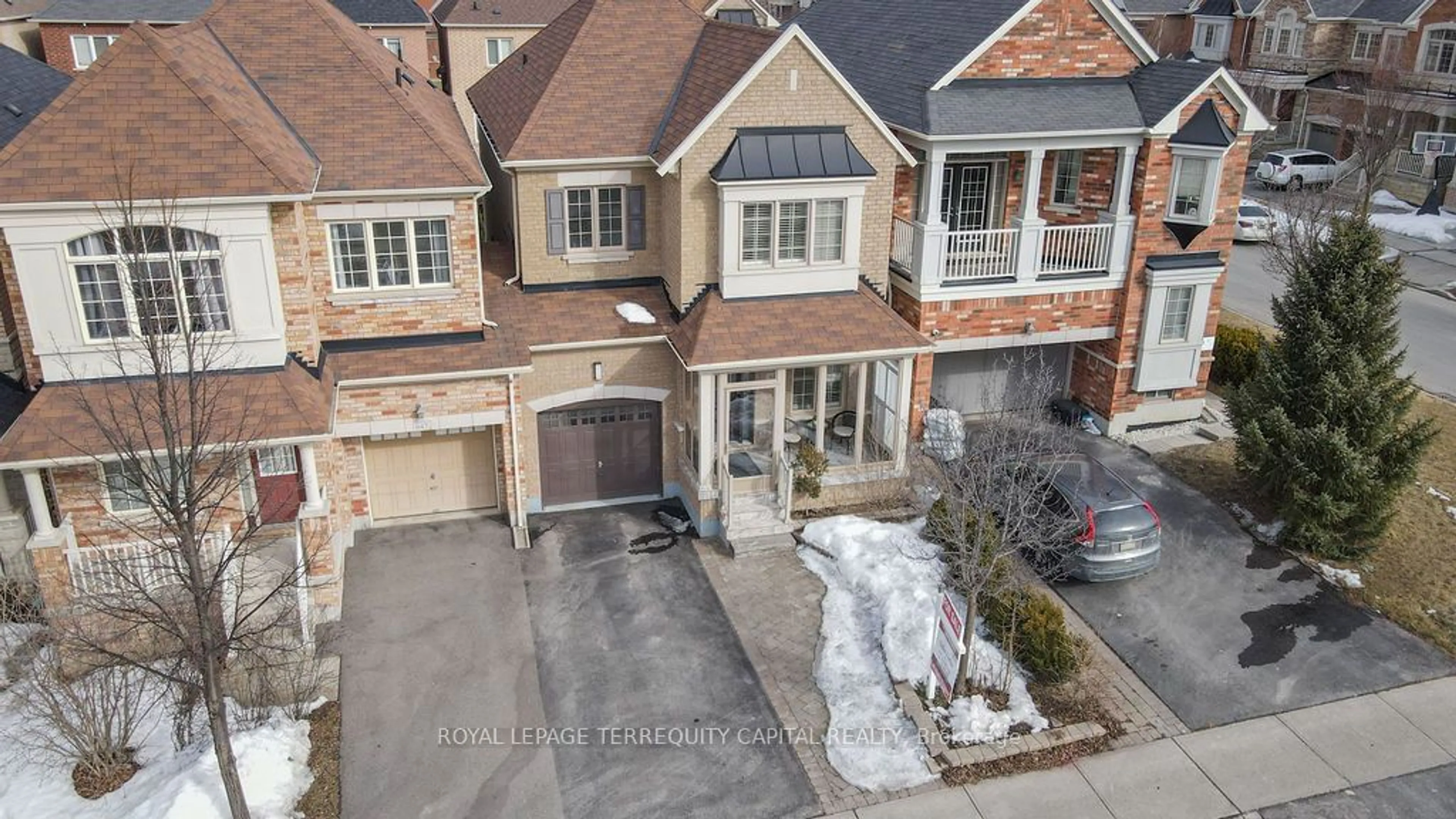 A pic from outside/outdoor area/front of a property/back of a property/a pic from drone, street for 643 Pleasant Ridge Ave, Vaughan Ontario L4J 0G2