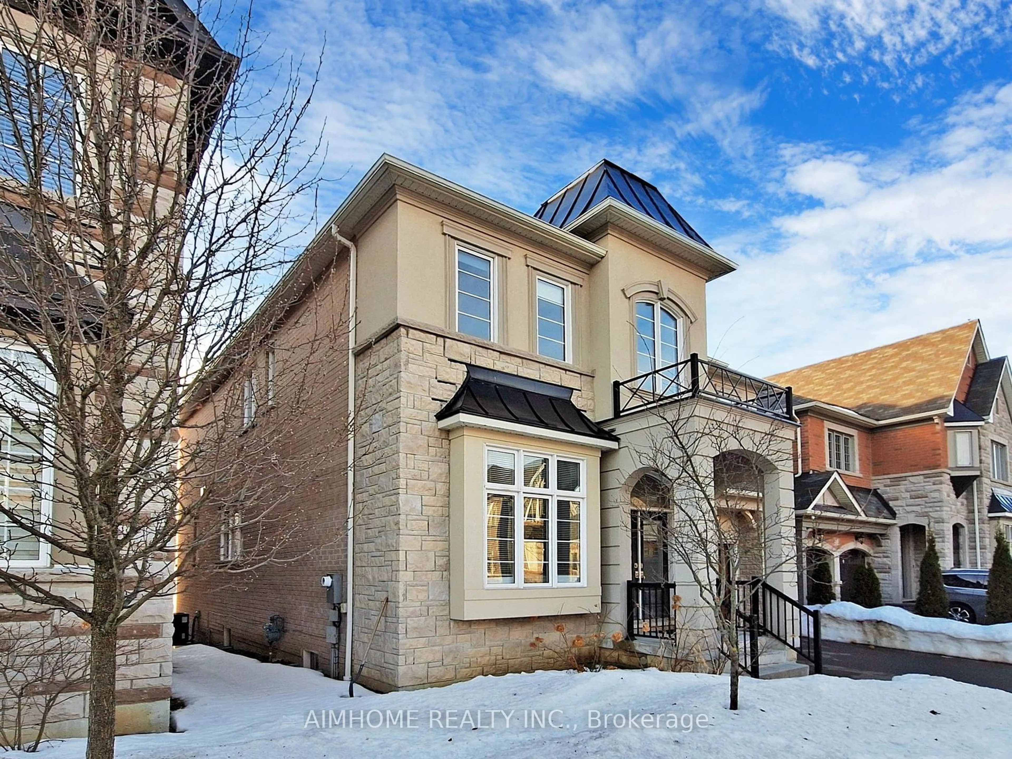 Home with brick exterior material, street for 99 Bridgepointe Crt, Aurora Ontario L4G 3H8