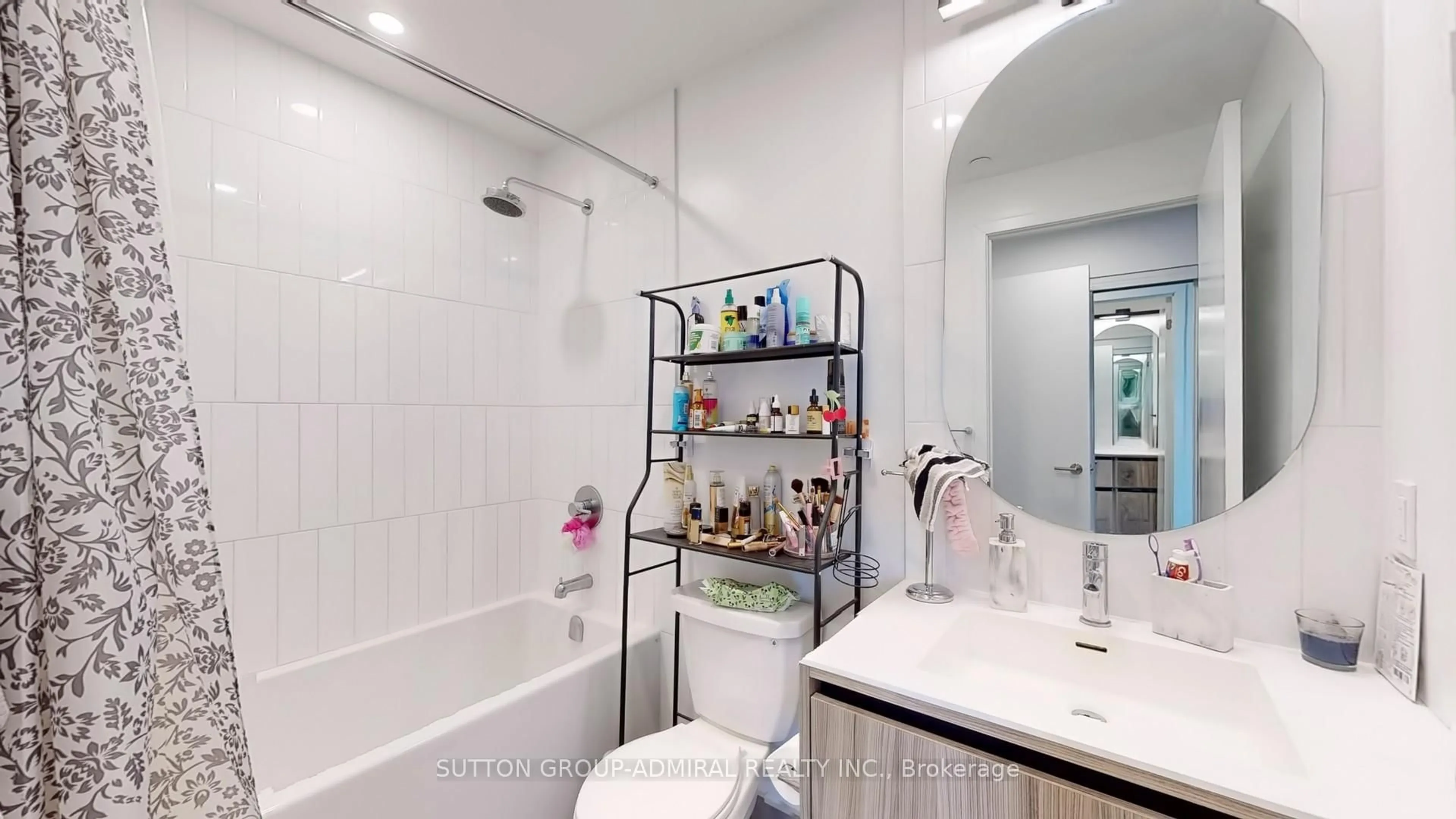 Contemporary bathroom, ceramic/tile floor for 7950 Bathurst St #312, Vaughan Ontario L4J 0L4