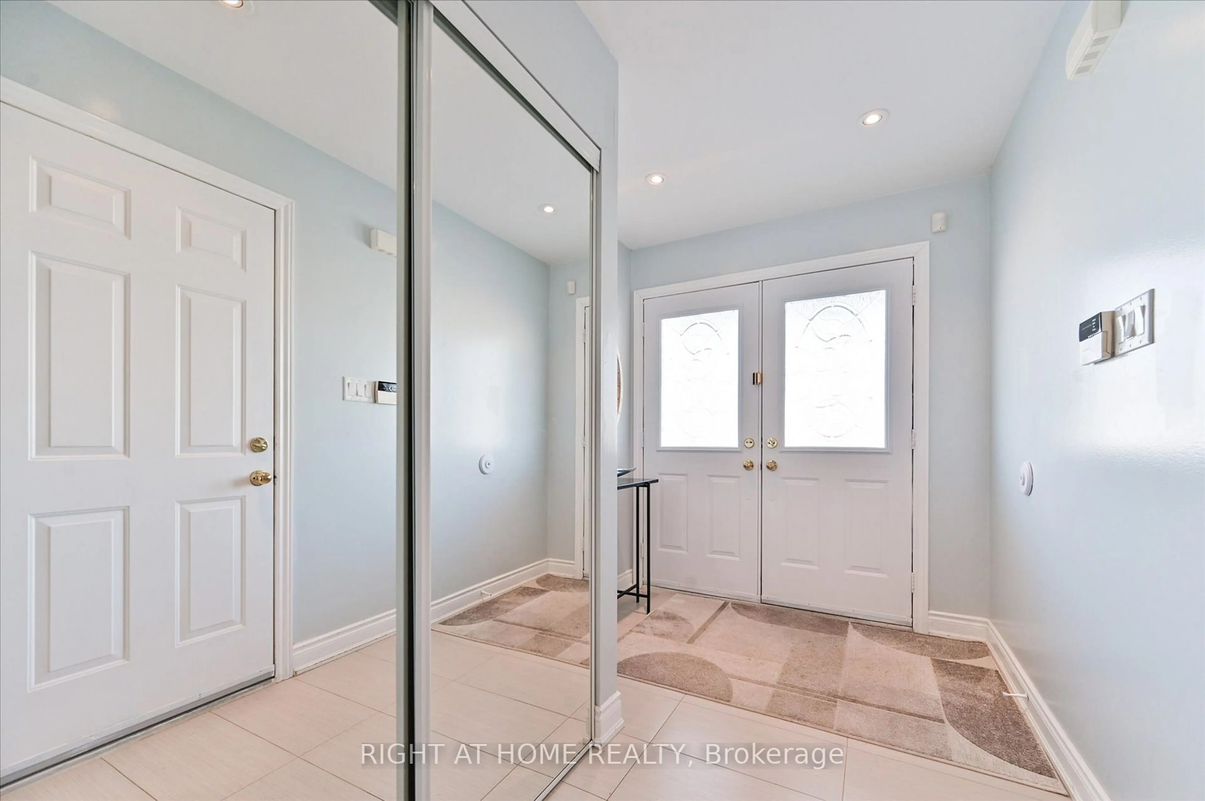 Indoor entryway for 26 Benjamin Hood Cres, Vaughan Ontario L4K 5M3