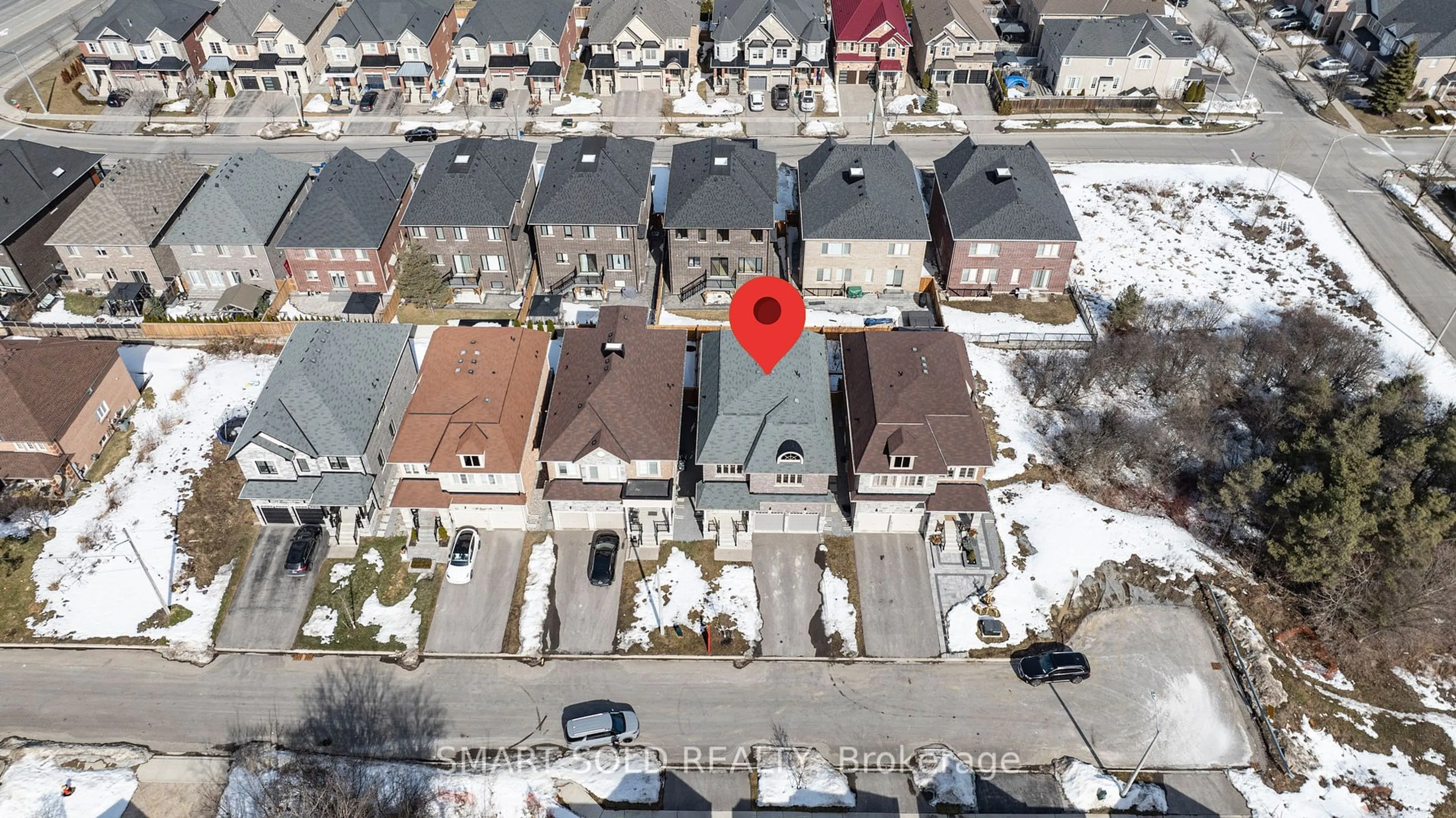 A pic from outside/outdoor area/front of a property/back of a property/a pic from drone, street for 36 Laurier Ave, Richmond Hill Ontario L4E 2Z5