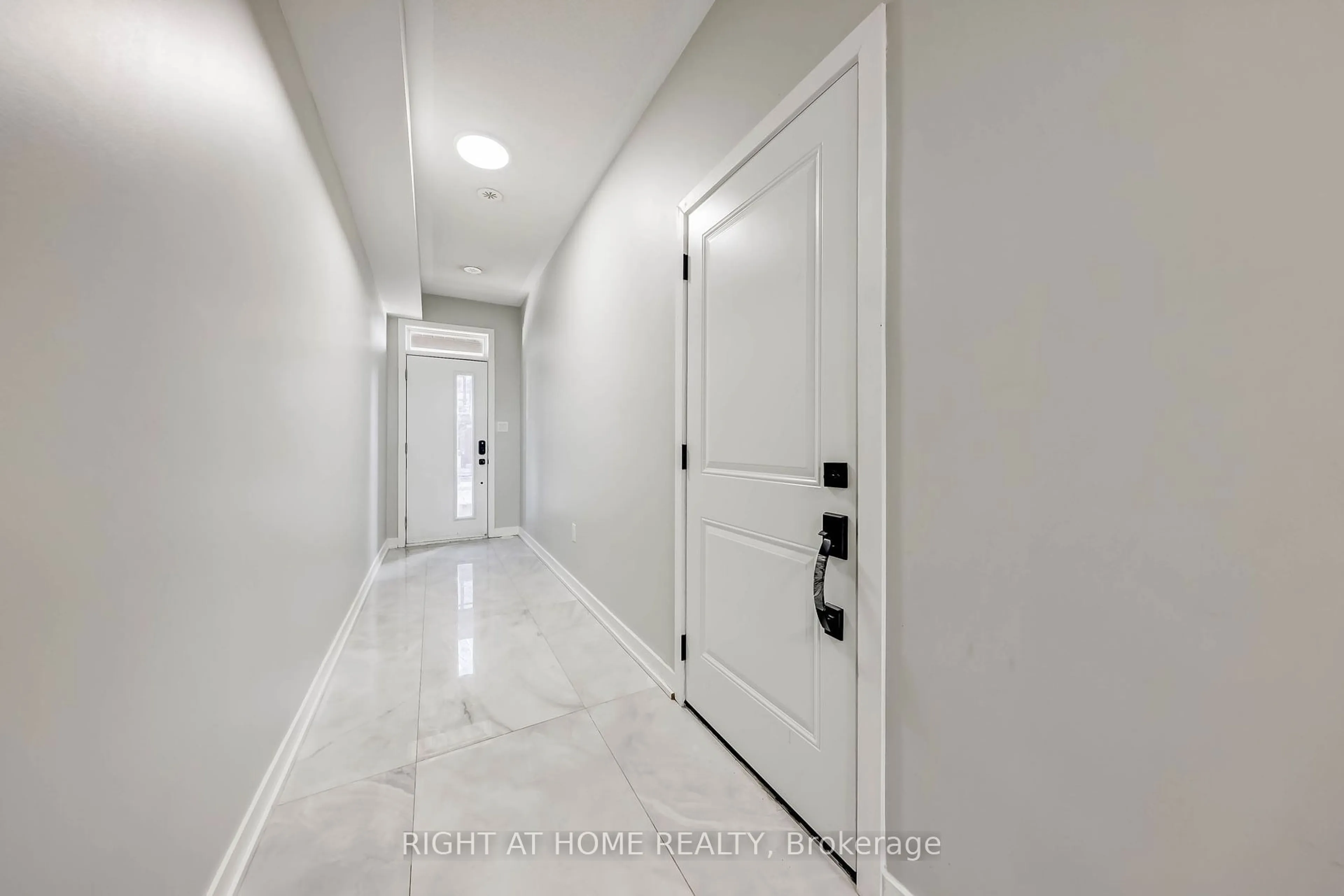 Indoor entryway for 22 Garneau St, Vaughan Ontario L4L 0M1