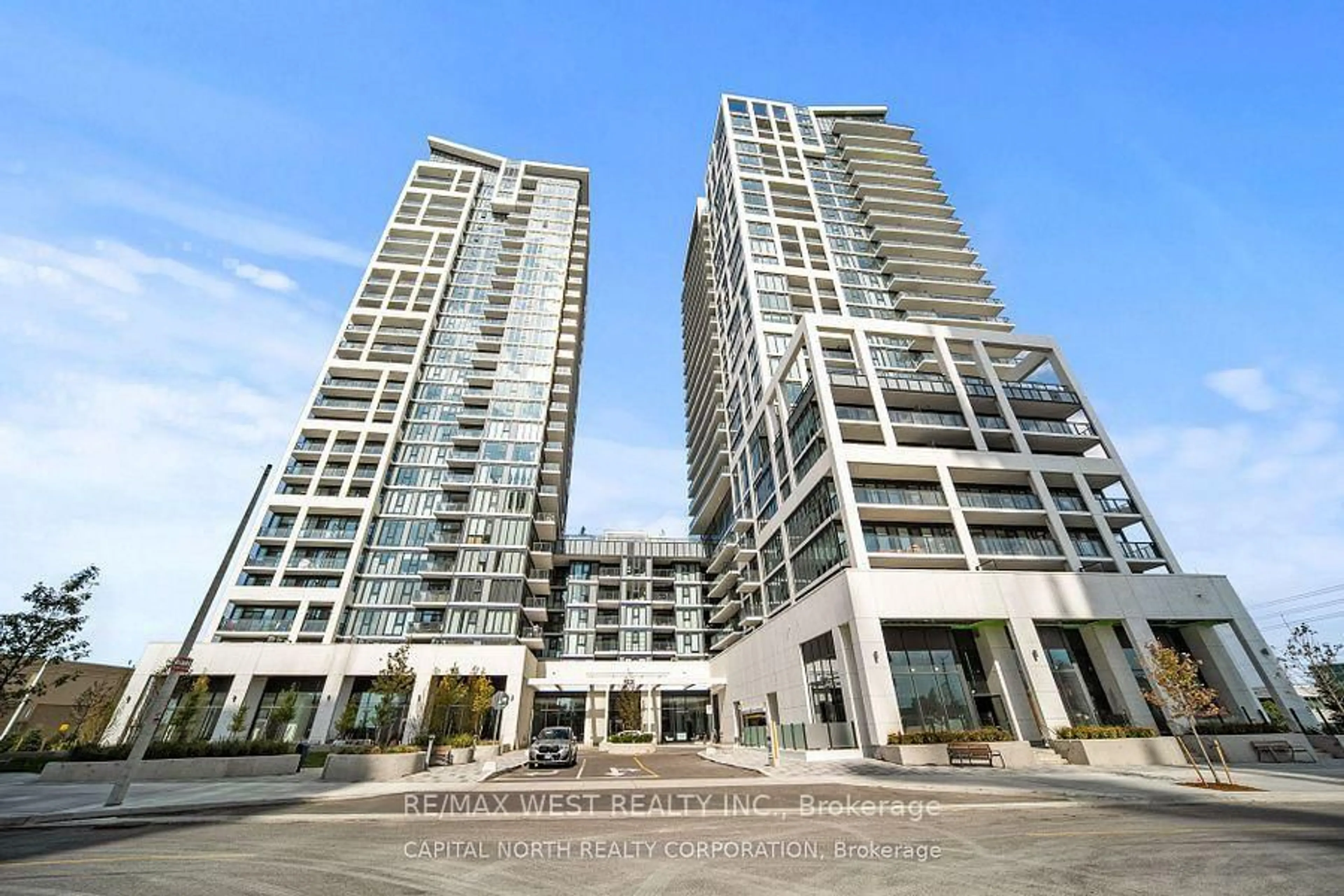 Indoor foyer for 9000 Jane St #2210, Vaughan Ontario L4K 2M9