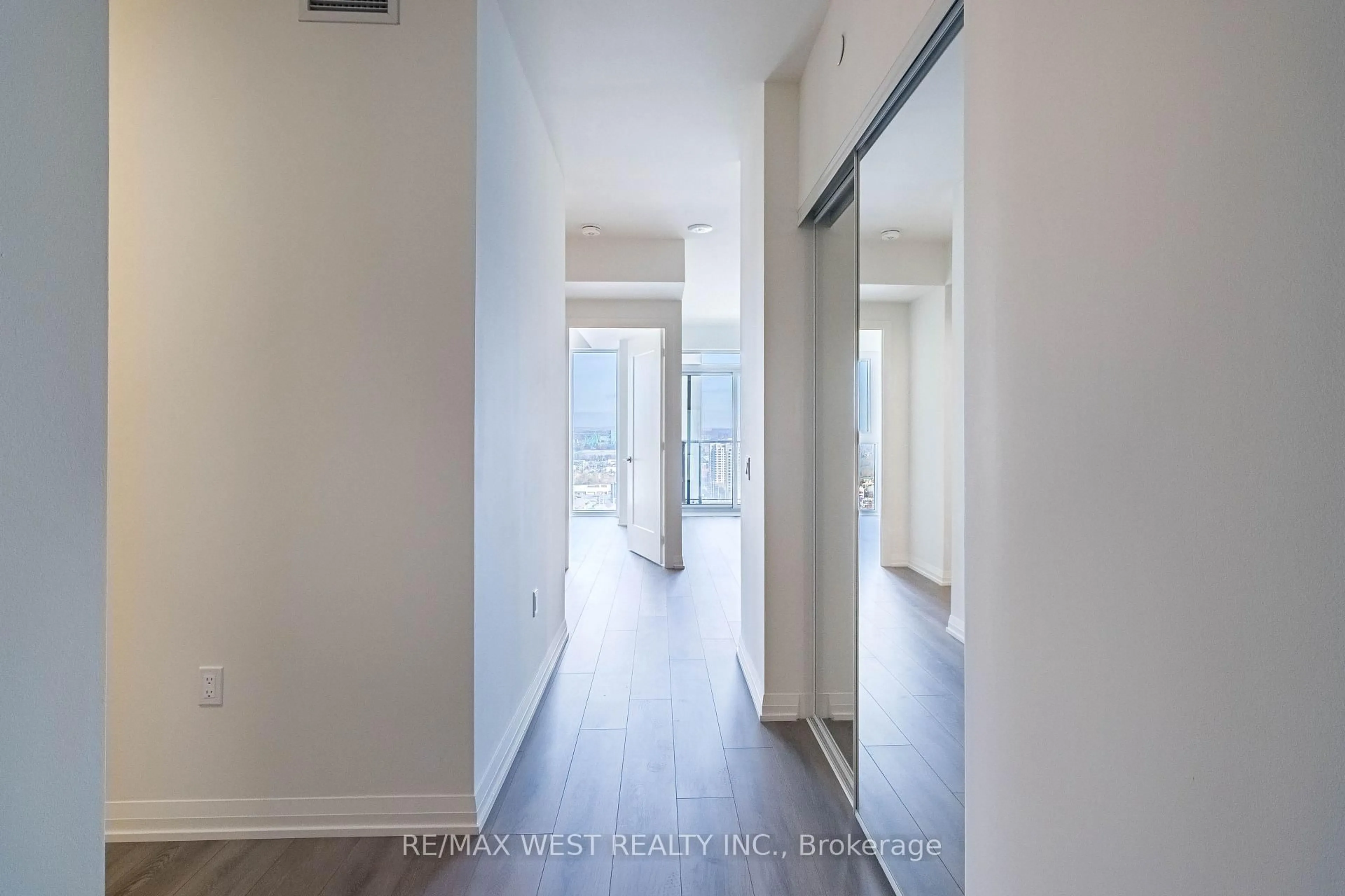 Indoor entryway for 9000 Jane St #2210, Vaughan Ontario L4K 2M9