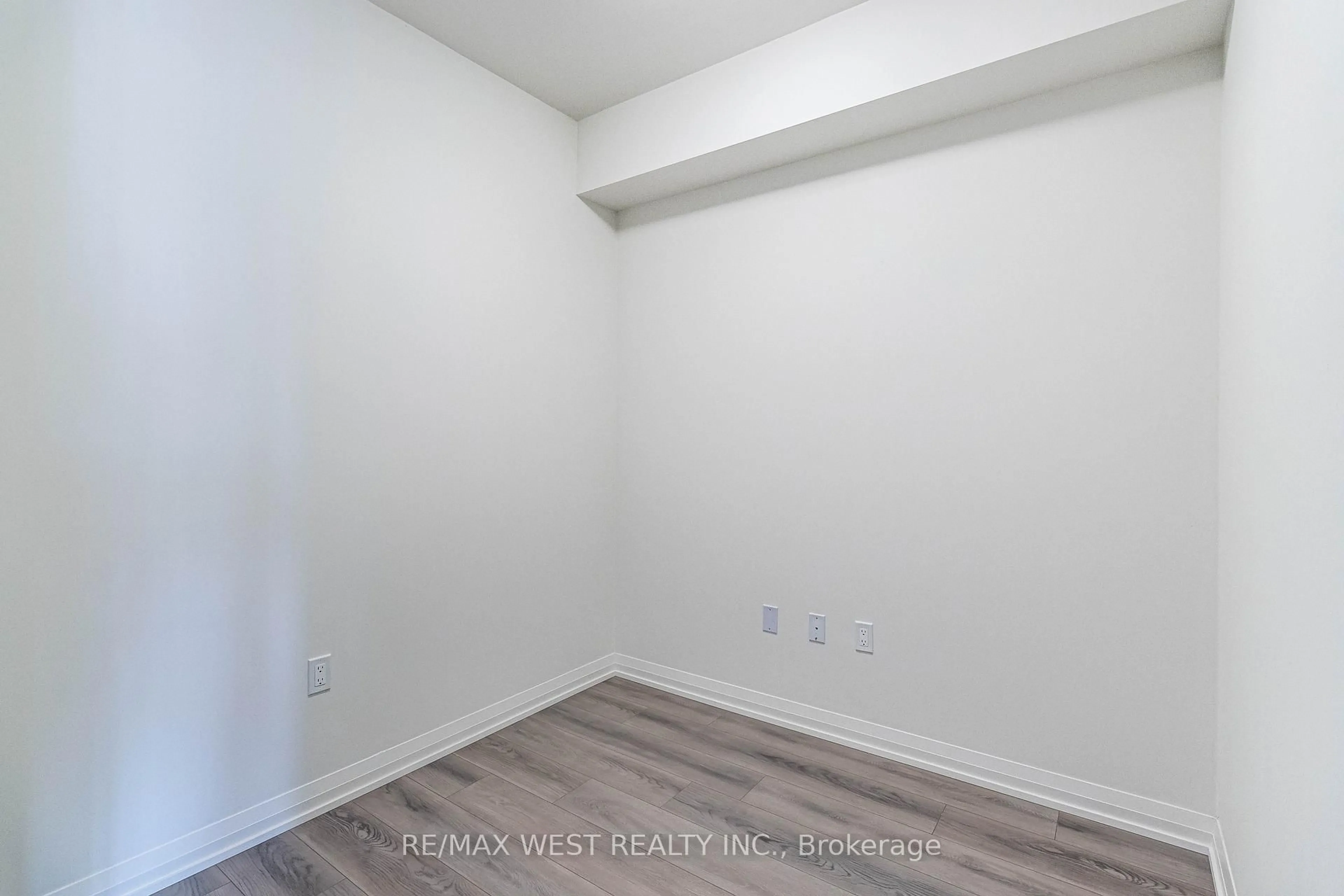 A pic of a room for 9000 Jane St #2210, Vaughan Ontario L4K 2M9