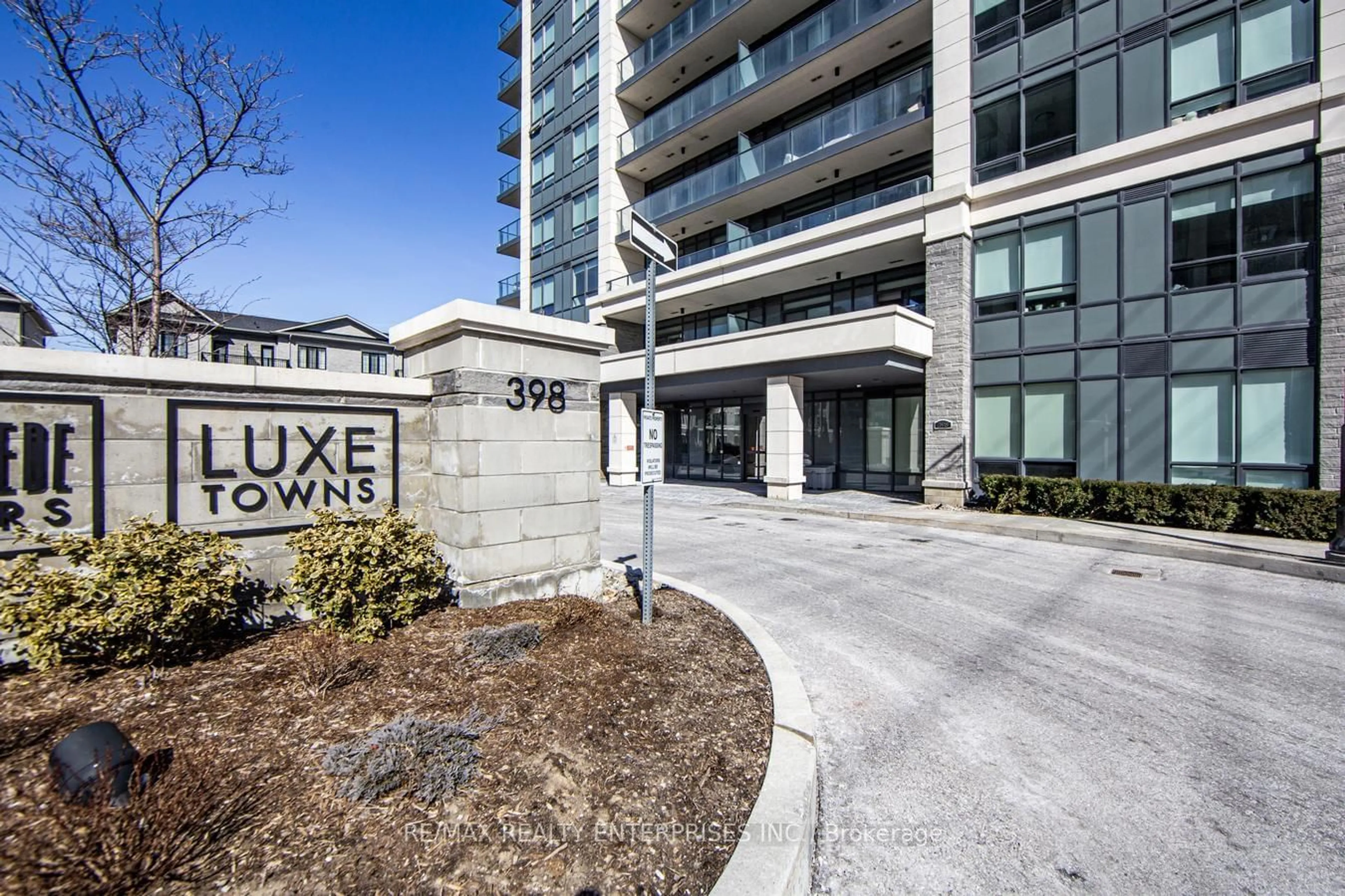 Indoor foyer for 398 Highway 7 N/A #1115, Richmond Hill Ontario L4B 0G6