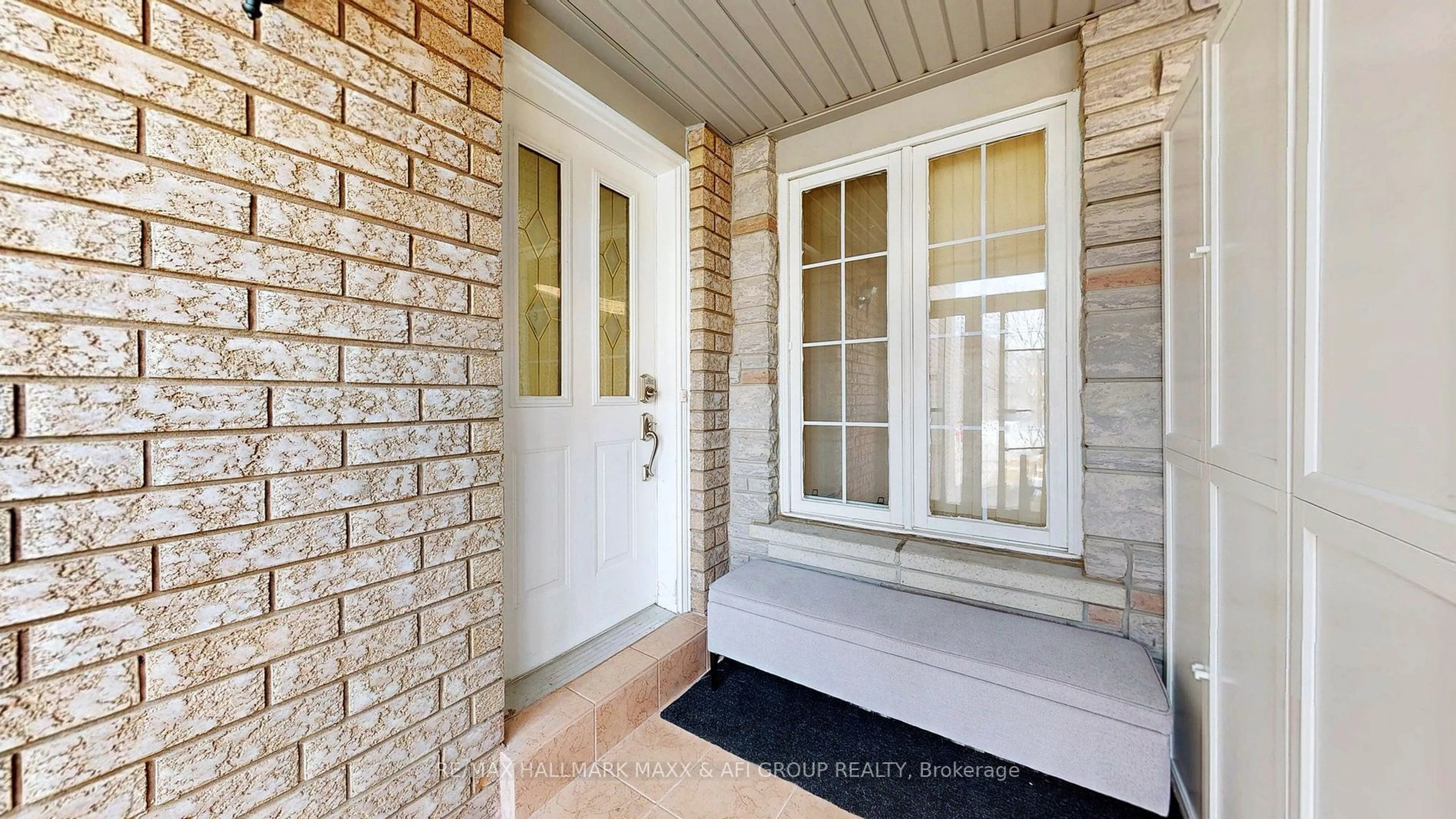 Indoor entryway for 119 Alpine Cres, Richmond Hill Ontario L4S 1V9