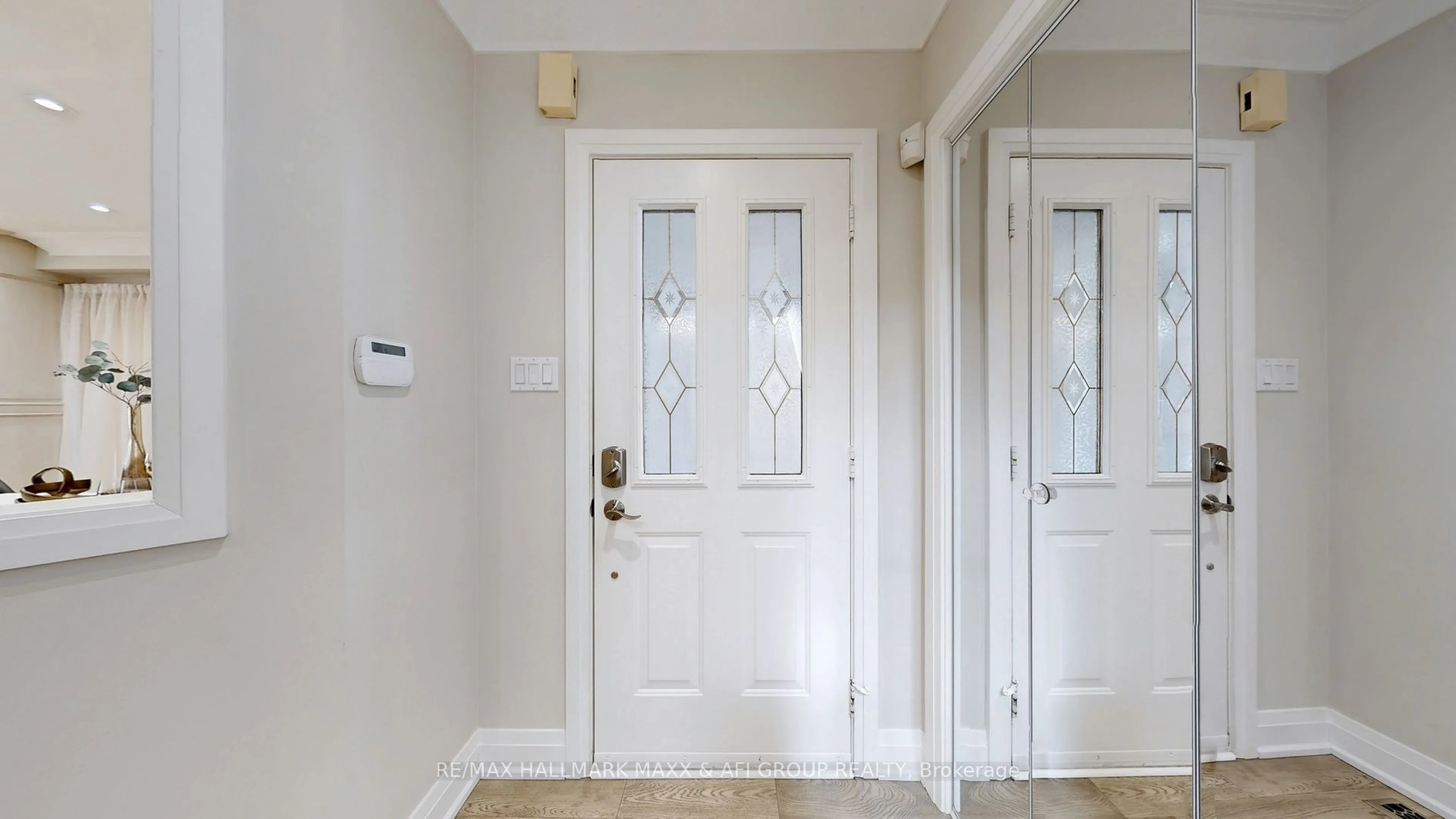 Indoor entryway for 119 Alpine Cres, Richmond Hill Ontario L4S 1V9