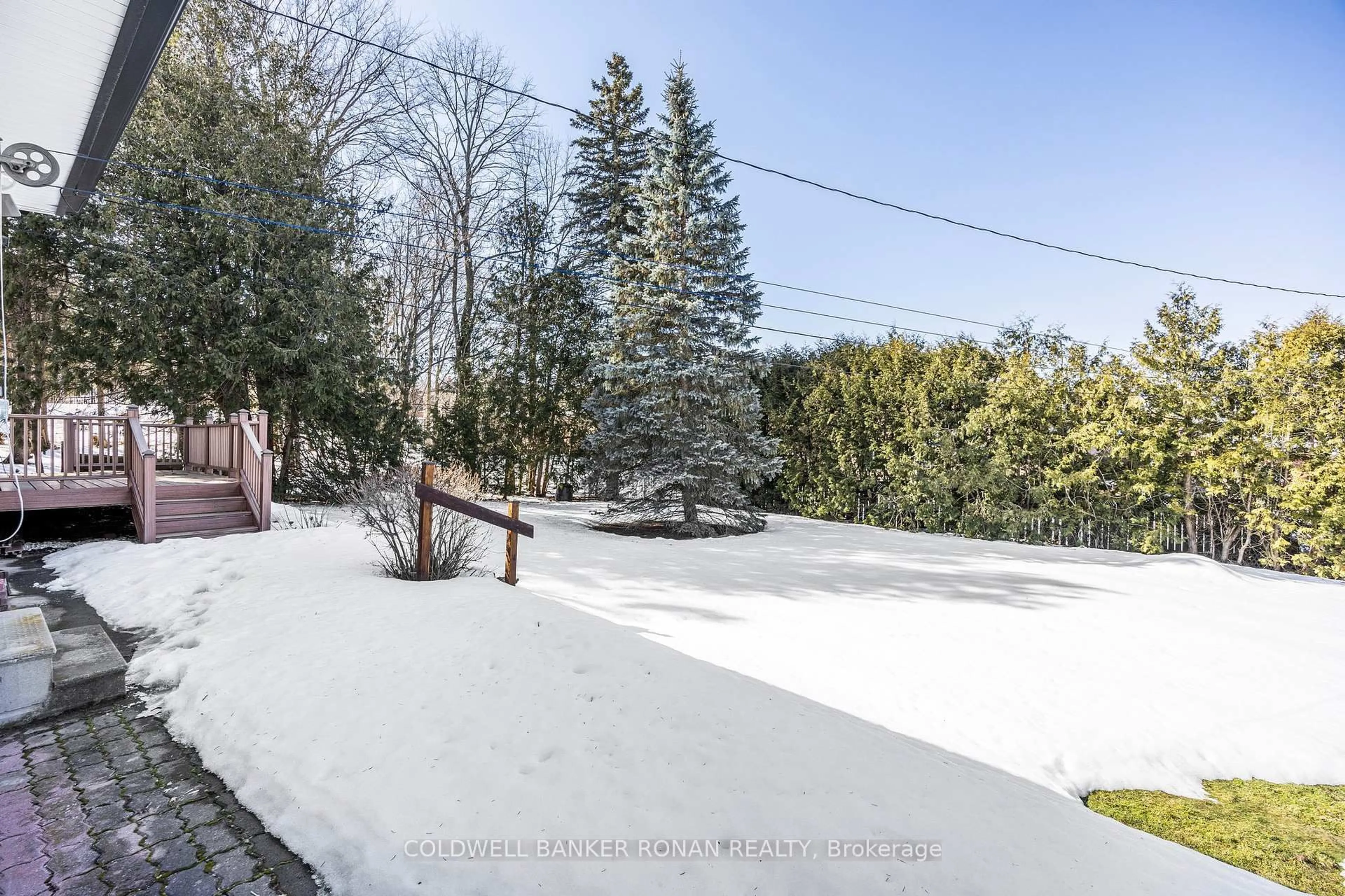 A pic from outside/outdoor area/front of a property/back of a property/a pic from drone, unknown for 40 William St, New Tecumseth Ontario L9R 1M7