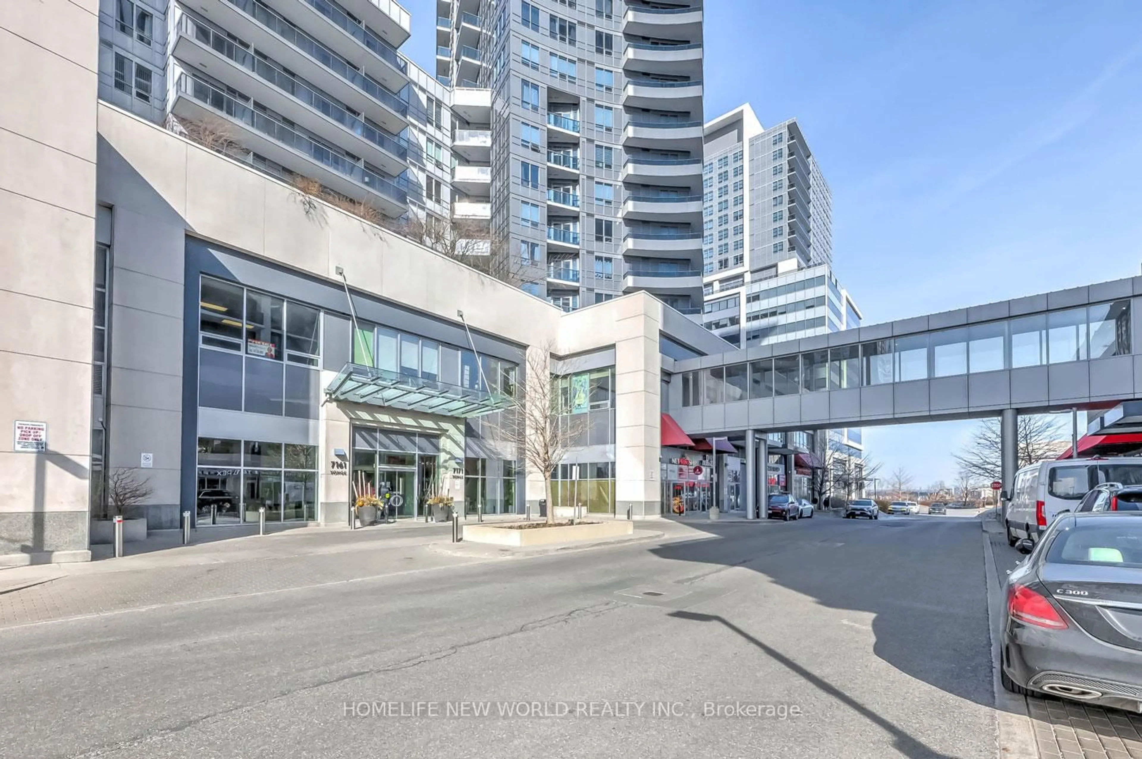 Indoor foyer for 7161 Yonge St #1230, Markham Ontario L3T 0C8