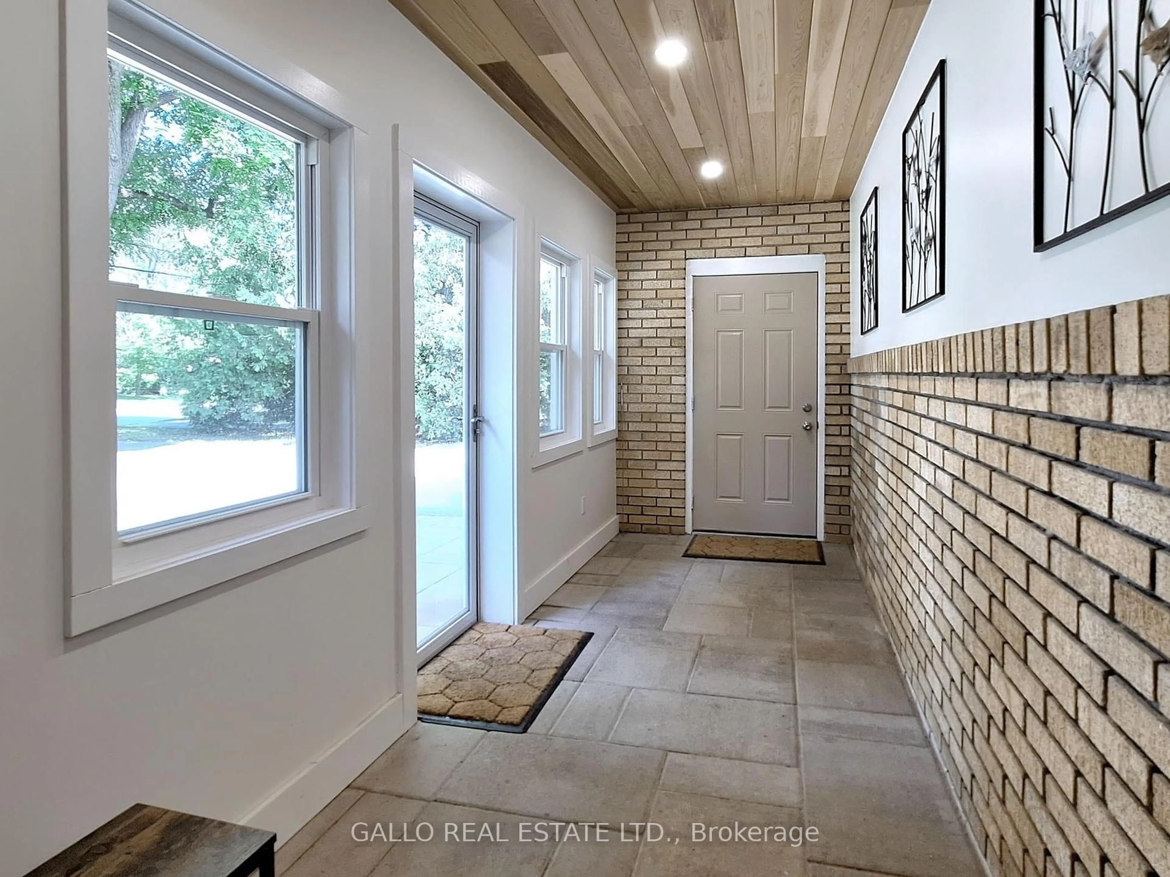 Indoor entryway for 193 Church St, Markham Ontario L3P 2M6